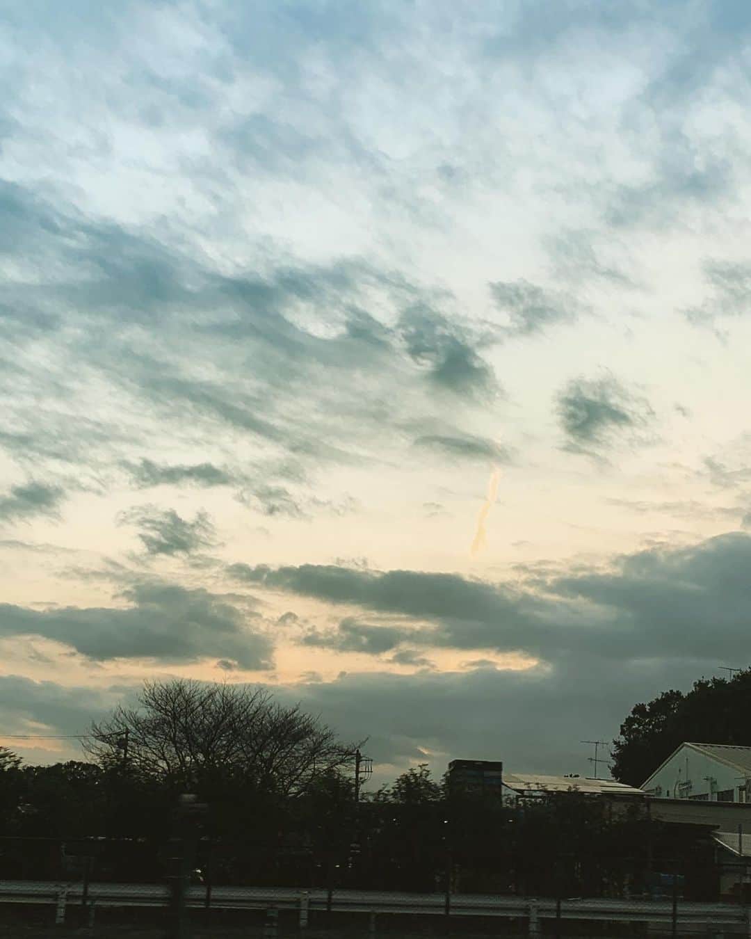 手島優さんのインスタグラム写真 - (手島優Instagram)「昨日は三峯神社へお礼参りと御祈祷行ってきましたのです✨  帰る時不思議な雲たくさん見たよ！  縦にぐんぐん上がっていく雲は初めて見ました‼️ とても神秘的な気持ちになりました✨  #三峯神社 #秩父 #参拝 #お礼参り #雲」10月29日 15時17分 - tejimayuu0827