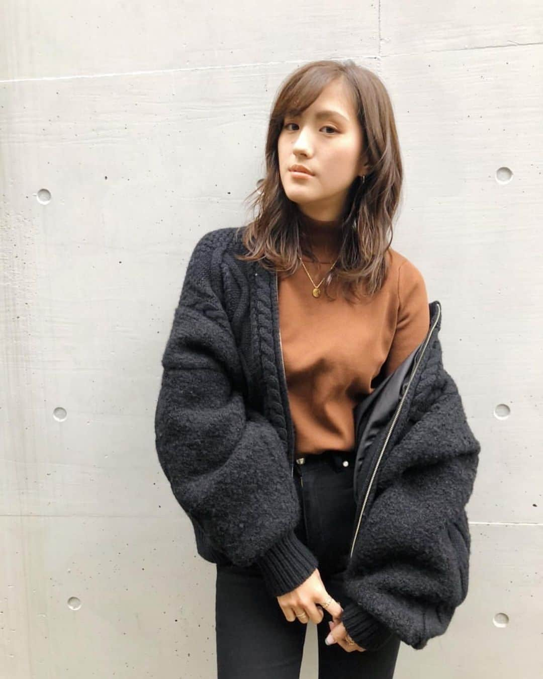 奈津美さんのインスタグラム写真 - (奈津美Instagram)「⌘ 先日 @quown_hair で ヘッドスパしてもらった🤤❤︎ 頭皮スッキリしたら お肌も調子良くなった☺︎🔥 . 喋り倒してしまって @aula_diva にびっくりされた笑 ありがとうございました🕴🏻❤︎ ⌘ #quown #hairsalon #headspa #ヘアサロン #クオン #クオトリ #美容 #ヘッドスパ」10月29日 15時47分 - natsumi_7.2.3