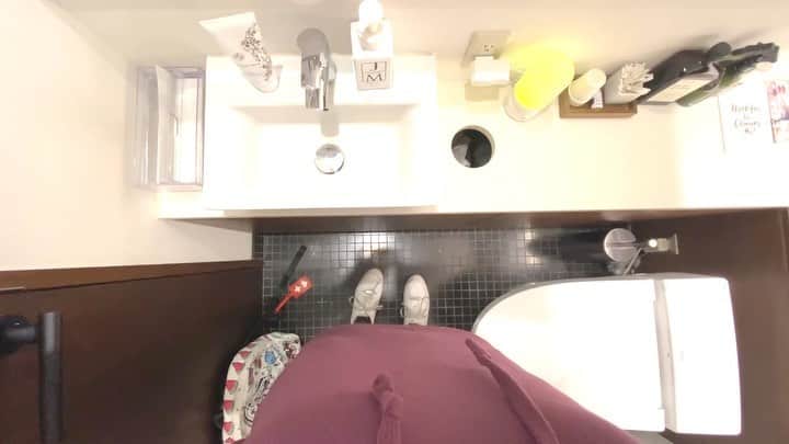 サイモンとマルティナのインスタグラム：「New video up 🚨 This week’s TL;DR has gone straight down the gutter...let’s talk about how to use Japanese Toilets and why they rock our world 🤘🏽🚻🌀」