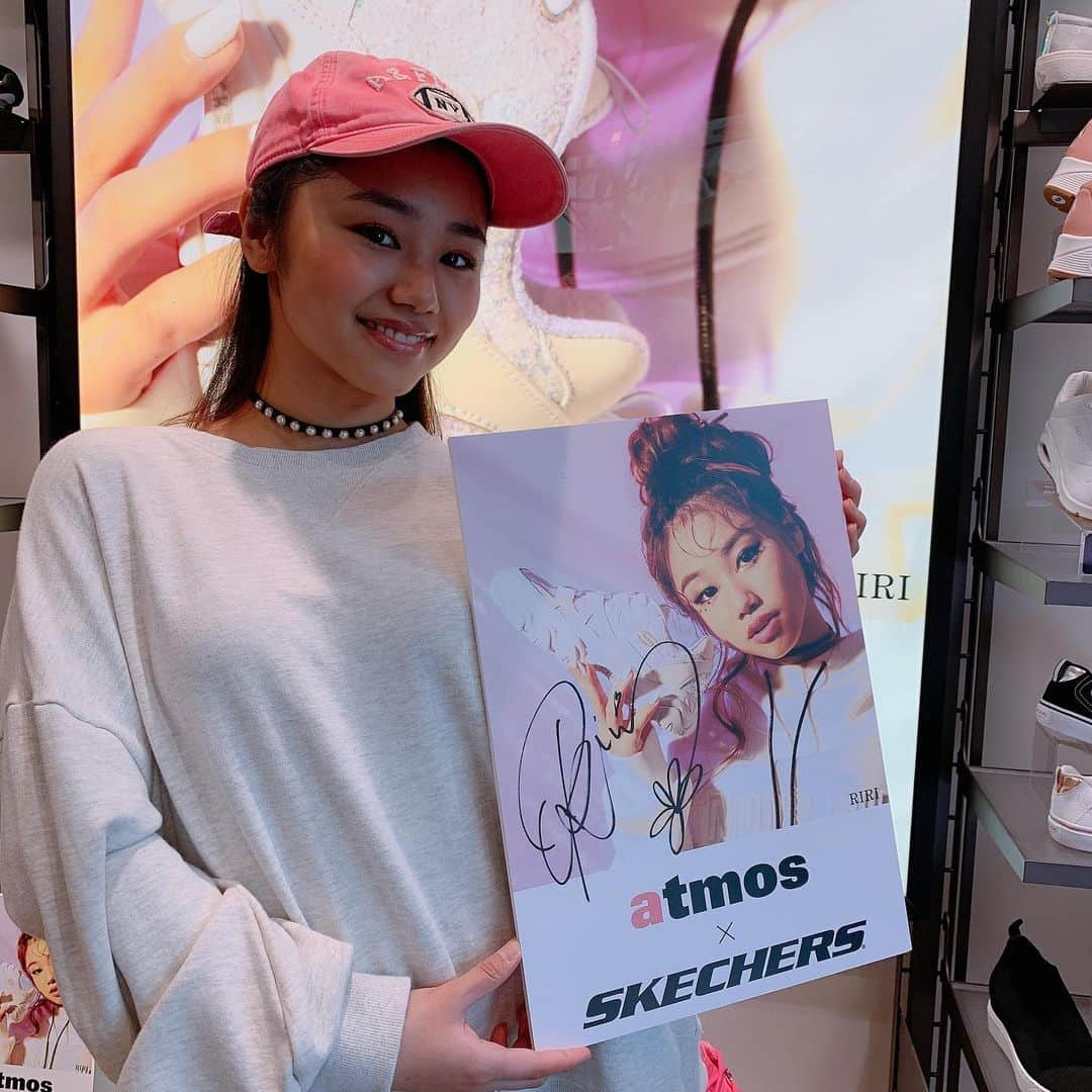 RIRIさんのインスタグラム写真 - (RIRIInstagram)「Thank you so much having me @skechers @atmos_pink_official ❤️🦋 #skechers #atmospink #glitter #shoes #harajuku #shibuya #paris」10月29日 22時02分 - riri_tone