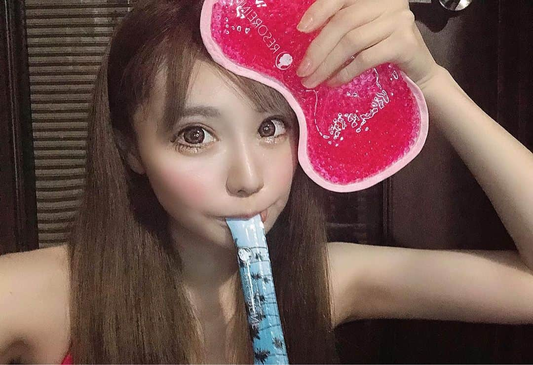 まさき沙耶さんのインスタグラム写真 - (まさき沙耶Instagram)「前にも載せたおいしいバストアップゼリー #リゾレーヌ(@resoreine )🏝☀️. 10/31までに買うと、アイマスクついてきちゃう♥️!! . ネオンピンクがかわいい大きめのしっかりしたアイマスクなの🤤🧡. 私寝起き目冷やしたり、眠る前につけたり、あと移動中とかも使いまくってるよ😚✌︎✌︎★. . リゾレーヌ買うか迷ってる方はこの期間にぜひ♡♡. ストーリーからも飛べます🙆‍♀️. #resoreine #リゾレーヌ #アイマスク #期間限定 #resort #リゾート #バストアップ #ゼリー」10月29日 16時34分 - saya_masaki