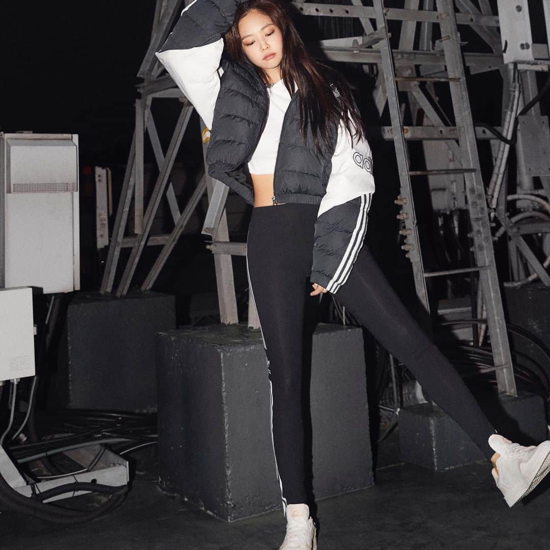 Vogue Taiwan Officialさんのインスタグラム写真 - (Vogue Taiwan OfficialInstagram)「#VogueFashionNow ﻿ ﻿ ﻿ adidas Originals宣布與女子天團BLACKPINK合作，以霸氣女神風格詮釋街頭時尚原創力量。﻿ 在最新釋出的秋冬形象大片中，只見Jennie、 Lisa、Jisoo和Rosé穿梭在不同城市場景，以浪漫活力和街頭率性兩種搭配粉墨登場，演繹全新秋冬系列！完全被燒到！🔥﻿ ﻿ ﻿ #HOMEOFCLASSICS﻿ ﻿ @blackpinkofficial﻿ ﻿ @jennierubyjane﻿ ﻿ @roses_are_rosie﻿ ﻿ @sooyaaa__﻿ ﻿ @lalalalisa_m ﻿ ﻿ 🖋 #annyting」10月29日 16時46分 - voguetaiwan