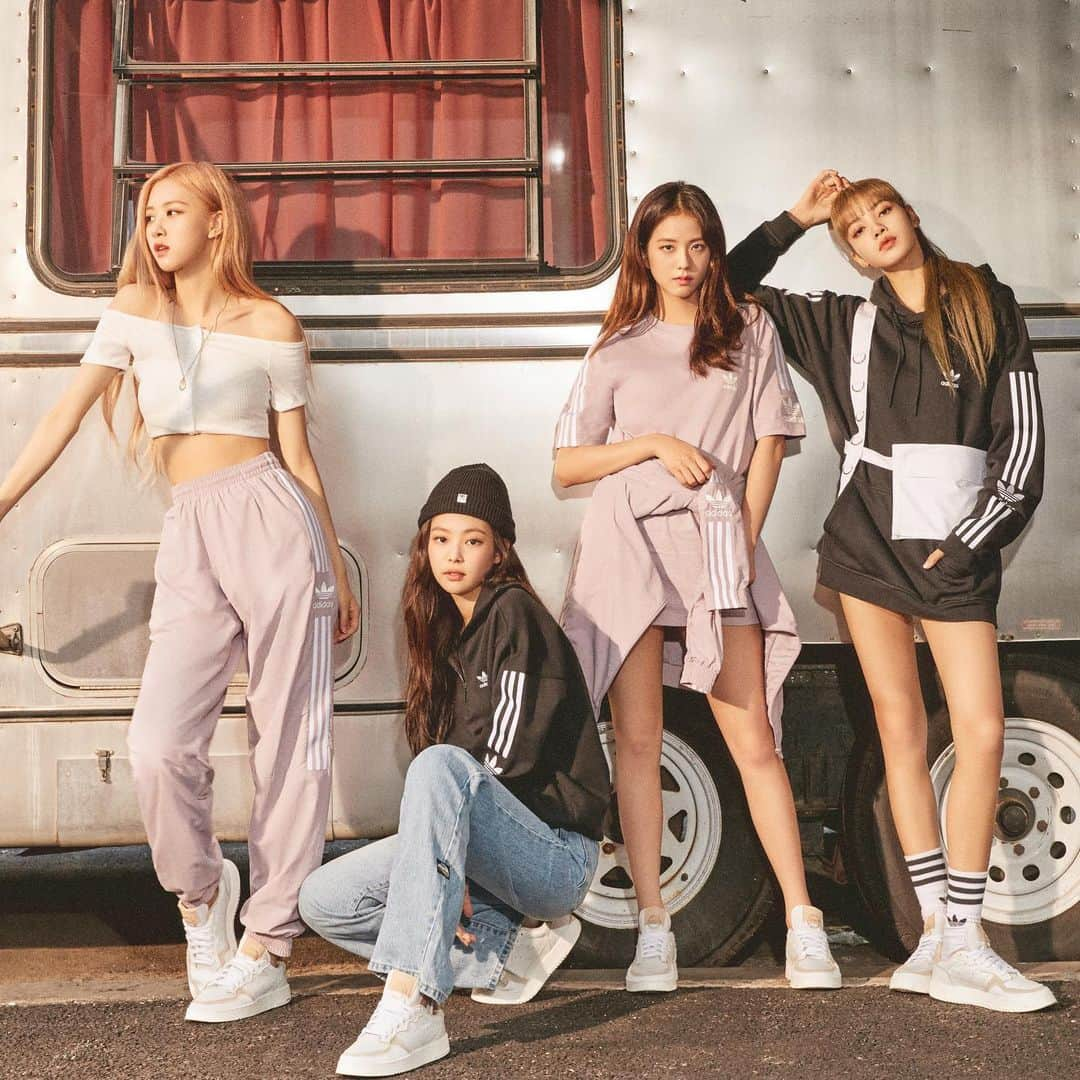 Vogue Taiwan Officialさんのインスタグラム写真 - (Vogue Taiwan OfficialInstagram)「#VogueFashionNow ﻿ ﻿ ﻿ adidas Originals宣布與女子天團BLACKPINK合作，以霸氣女神風格詮釋街頭時尚原創力量。﻿ 在最新釋出的秋冬形象大片中，只見Jennie、 Lisa、Jisoo和Rosé穿梭在不同城市場景，以浪漫活力和街頭率性兩種搭配粉墨登場，演繹全新秋冬系列！完全被燒到！🔥﻿ ﻿ ﻿ #HOMEOFCLASSICS﻿ ﻿ @blackpinkofficial﻿ ﻿ @jennierubyjane﻿ ﻿ @roses_are_rosie﻿ ﻿ @sooyaaa__﻿ ﻿ @lalalalisa_m ﻿ ﻿ 🖋 #annyting」10月29日 16時46分 - voguetaiwan