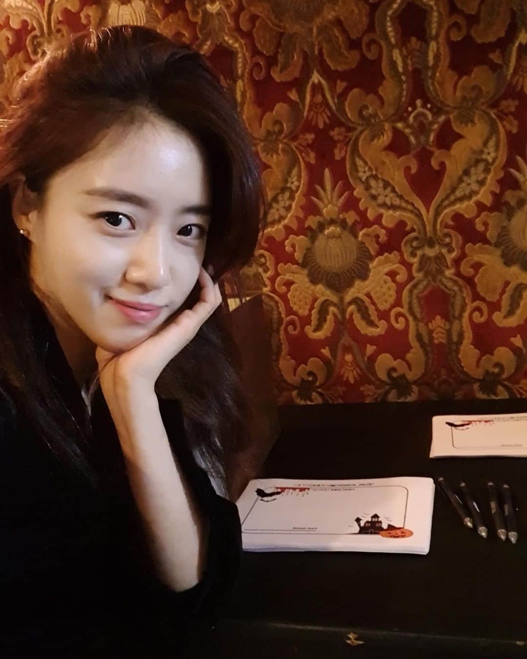 のインスタグラム：「⠀ 私に何が聞きたいのー？😶😶 #EunJung #은정 #ウンジョン #ハロウィン」