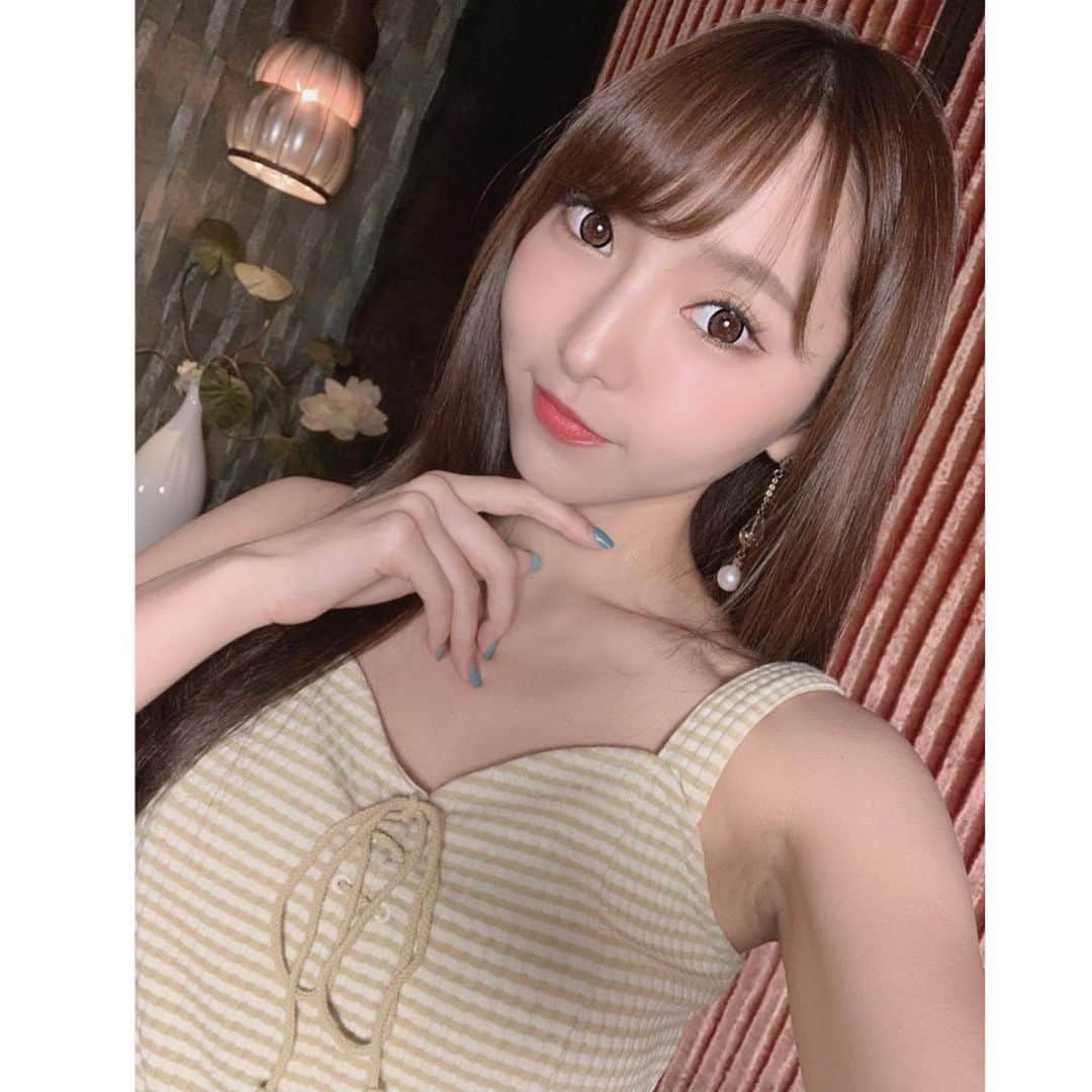 輝月あんりのインスタグラム：「昨天回家之前的工作场所🧸💓 司会進行をしてくれたmomoちゃんと👯‍♀️❣️💚💛」
