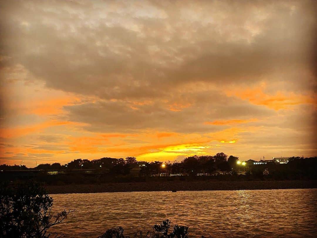 マサ小浜さんのインスタグラム写真 - (マサ小浜Instagram)「When the Sun goes Down ... by Tonegawa River  #hometown #ぐんまちゃん #群馬 #利根川」10月29日 17時04分 - masakohama1
