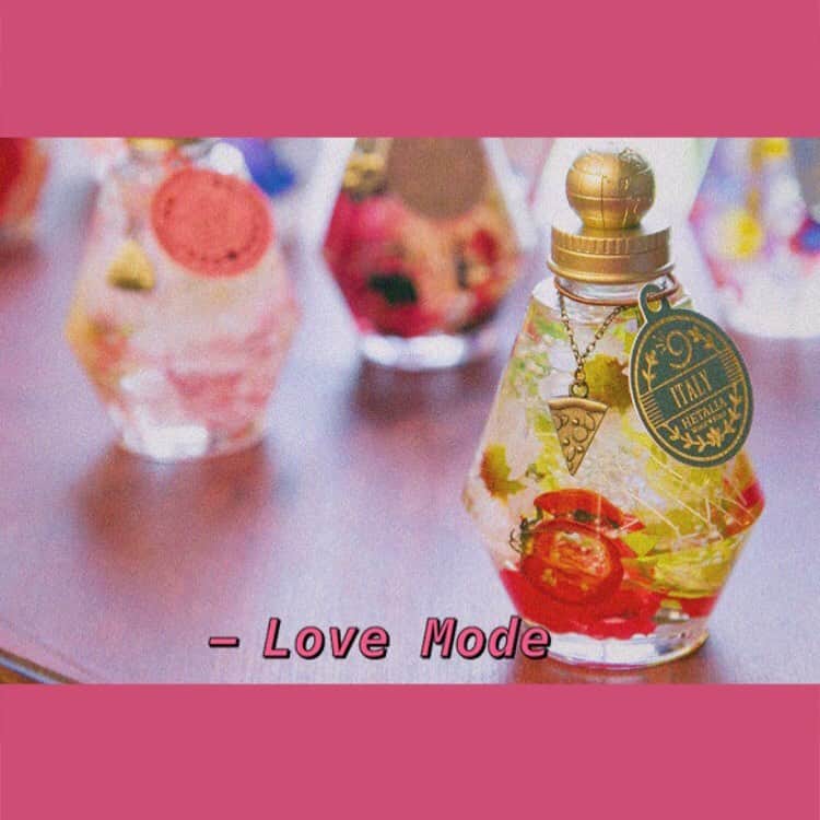 SuperGroupiesのインスタグラム：「🌼NEW ARRIVALS🌸 『#ヘタリア World☆Stars』コラボのハーバリウムが新登場!!📢✨ ⠀ 今回のコラボのために作られたボトルの中に それぞれのキャラクターをイメージした ドライフラワーやモチーフを詰め込みました💐 ⠀ 思わず並べて飾りたくなる可愛らしさ😍 ⠀ ──────────────────────﻿ 🌏Today’s Item🌏 #Hetalia World☆Stars Collaboration Series #herbarium ( Italy, Germany, Japan, USA, UK, France, Russia, and China model ) ※掲載商品は受注生産です。 Available only for pre-orders now! ──────────────────────﻿ ⠀ 実際の商品が気になる方は 本日のLive配信をぜひチェックしてください！✔️ ⠀⠀⠀⠀⠀⠀⠀ 詳細はこちら 👇👇👇 ⠀⠀⠀⠀⠀⠀⠀ ⠀⠀⠀⠀⠀⠀⠀ 📺Live配信のお知らせ📺 本日10/29（火）20:00〜Live配信します！🙌🏻 ⠀⠀⠀⠀⠀ ⠀⠀⠀⠀⠀ 今回のLive配信は・・・﻿ #ヘタリア special✨ ⠀⠀ 予約受付中の新商品や、 スタッフぴかちゃん＆へいりんの #アニメバウンド などを紹介予定💕 ⠀⠀⠀⠀⠀⠀⠀ ──────────────────────﻿ #アニメバウンド って何？🧐 アニメ、ゲームキャラクターの服装を連想させるコーディネートのこと！👗👠👜 ──────────────────────﻿ ⠀ ⠀⠀⠀⠀⠀⠀ 視聴者限定プレゼント🎁もありますよ！ ライブ配信を見てくれた方の中から抽選で﻿ ✅ロシア モデル / 腕時計（1名様） ✅日本 モデル / バッグ（1名様） を合計2名様にプレゼントいたします👏﻿⠀⠀ ⠀⠀⠀⠀⠀⠀⠀ 応募条件などの詳細は、 本日のLive配信でチェックしてください💨 ⠀⠀ ⠀」
