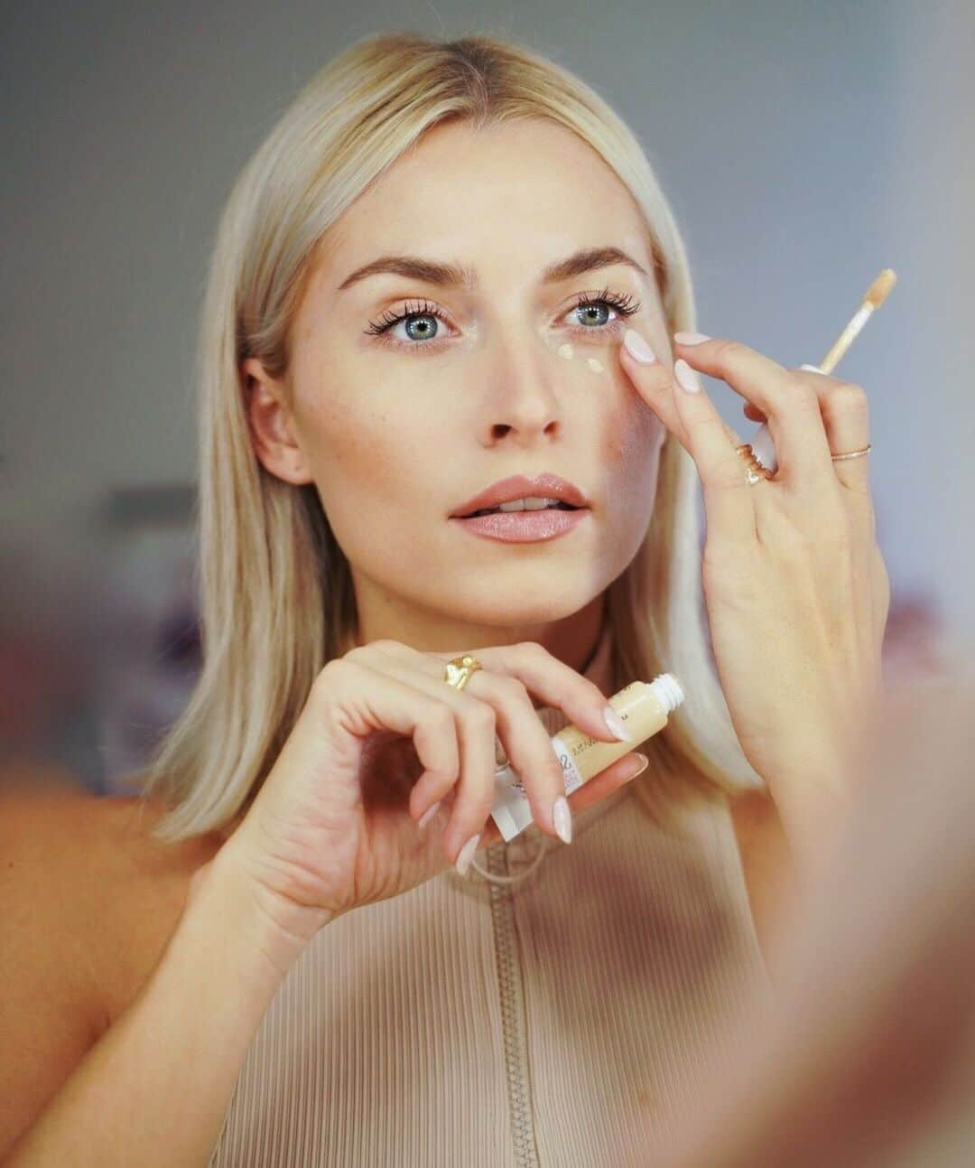 レナ・ゲルケさんのインスタグラム写真 - (レナ・ゲルケInstagram)「Anzeige | The only thing i would never leave the house without - a good concealer is life! My new favorite: the @maybelline_de Super Stay Concealer #maybelline #VerlassDichDrauf」10月29日 17時24分 - lenagercke