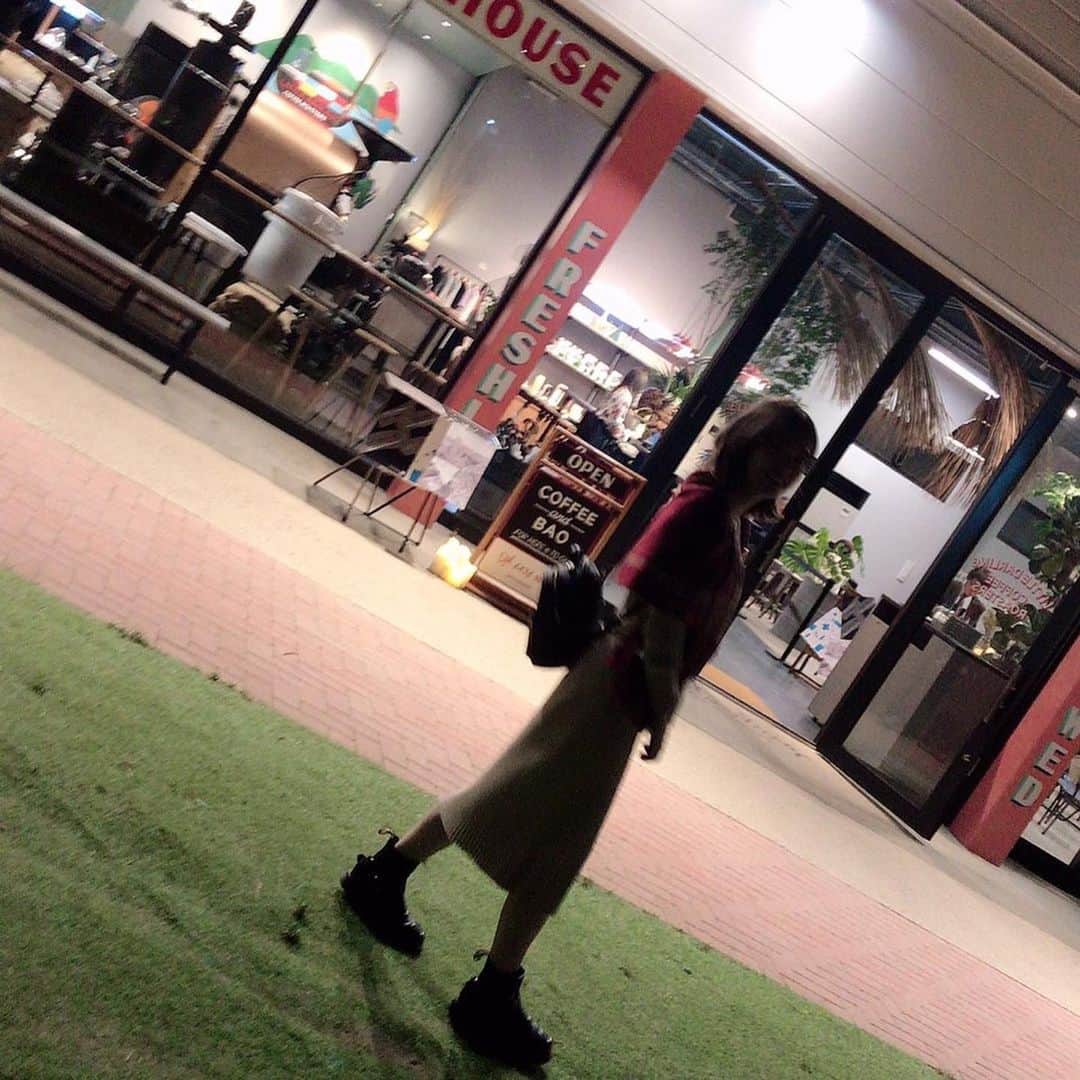 榎本温子さんのインスタグラム写真 - (榎本温子Instagram)「めちゃくちゃ好きなカフェです。ステッカーもらった😍昼も夜もフォトジェニックなカフェです。この空気感は東京にはあまりなくてお気に入り。 #青山カフェ #aoyamacafe #tokyocafe #東京カフェ #insta cafe #tokyolove」10月29日 17時16分 - atsuko_bewe