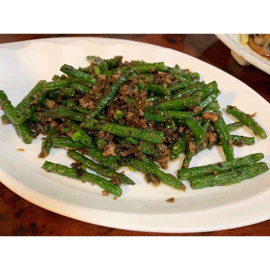 中田奈沙さんのインスタグラム写真 - (中田奈沙Instagram)「Szechuan cuisine in Akasaka🌶 年単位でずっと気になっていた 赤坂見附にある四川料理 《四川DINING 望蜀瀘》へ🤩✨ 唐辛子、山椒をはじめ様々な スパイスを使った料理たち。 とにかくほとんどの料理が 辛いし痺れる😍 久々に本当に辛い、でも本当に美味しい と思える料理ばかりでした🤤🤤🤤 ちなみに1番辛い（ダントツ）のは 見た目からは想像できない⑤です。 一緒に行った　@mariya_kuroda は ギブアップ気味🤣❤️ * #奈沙ログ #奈沙ログin赤坂 #奈沙ログin赤坂見附 * ⬅︎swipe⬅︎ ①よだれ鶏 ②砂肝の炒め ③麻辣ハチノス ④くらげ（箸休め） ⑤鳥と唐辛子の炒め（メニュー外） ⑥インゲン（箸休め） * * #szechuanfood #szechuancuisine #chinese #chinesefood #spicy #akasaka #akasakamitsuke #tokyo #foodie #foodgasm #instafood #foodstagram #foodporn #foodpic #四川DINING望蜀瀘 #望蜀瀘 #四川料理 #激辛 #赤坂見附 #中華 #中華料理 #辛い #激辛部 #グルメ #激ウマ #よだれ鶏 #麻辣」10月29日 17時21分 - nasa_nakada