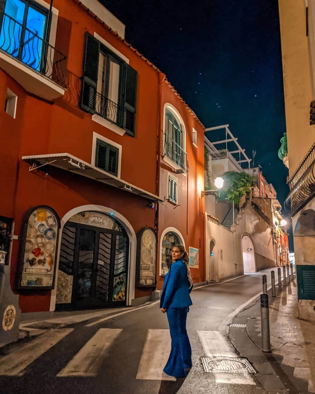 Ashley Jamesさんのインスタグラム写真 - (Ashley JamesInstagram)「Saying goodbye to Positano and those starry night skies. 🌠 I can't actually believe the new @googlepixel 4 captures the stars in the sky. 😍  Back in London with a bang today, as I'm shooting a lingerie campaign and then got an exciting DJ gig later. It feels good to be back, but I can't recommend visiting Positano enough. Already missing the food, the views, the weather, the culture, the company... Not the hills so much though. 😆🇮🇹🙏 Hope you all have a beautiful day. Oh, and my suit is from my collection with @littlemistressuk 🙏 #Positano #AshleyJamesxLittleMistress #partyguiltfree #travel #teampixel」10月29日 17時30分 - ashleylouisejames