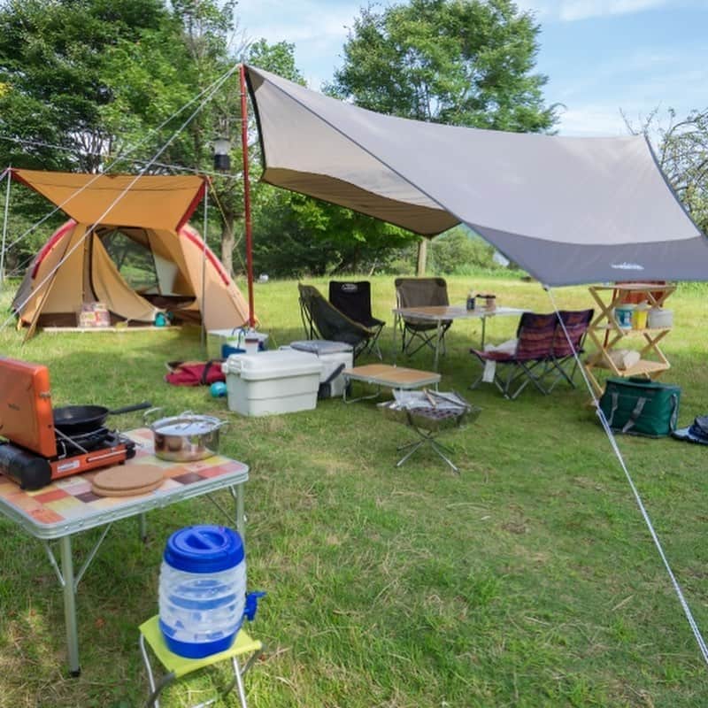キャンプ情報サイト［ランタン］さんのインスタグラム写真 - (キャンプ情報サイト［ランタン］Instagram)「CAMP SMILE STYLE ／ 森の香りを感じながら 家族で過ごすキャンプが楽しい ＼ いろんなキャンパーのキャンプスタイルを現地取材と一般キャンパーからの投稿で数多く掲載してます。 . . 詳しくは @lantern.camp  webサイトをご覧ください . . #camp #camping #outdoor #travel #trip #lantern_smile #nature #キャンプ #キャンプ用品 #アウトドア #テント #自然 #旅行 #キャンプ初心者  #キャンプ好きな人と繋がりたい #マキノ高原キャンプ場 #ファイアグリル #アメニティドーム #スノーピーク #iwatani #マーベラス #タープ #ファミリーキャンプ #ファミキャン」10月29日 17時50分 - lantern.camp