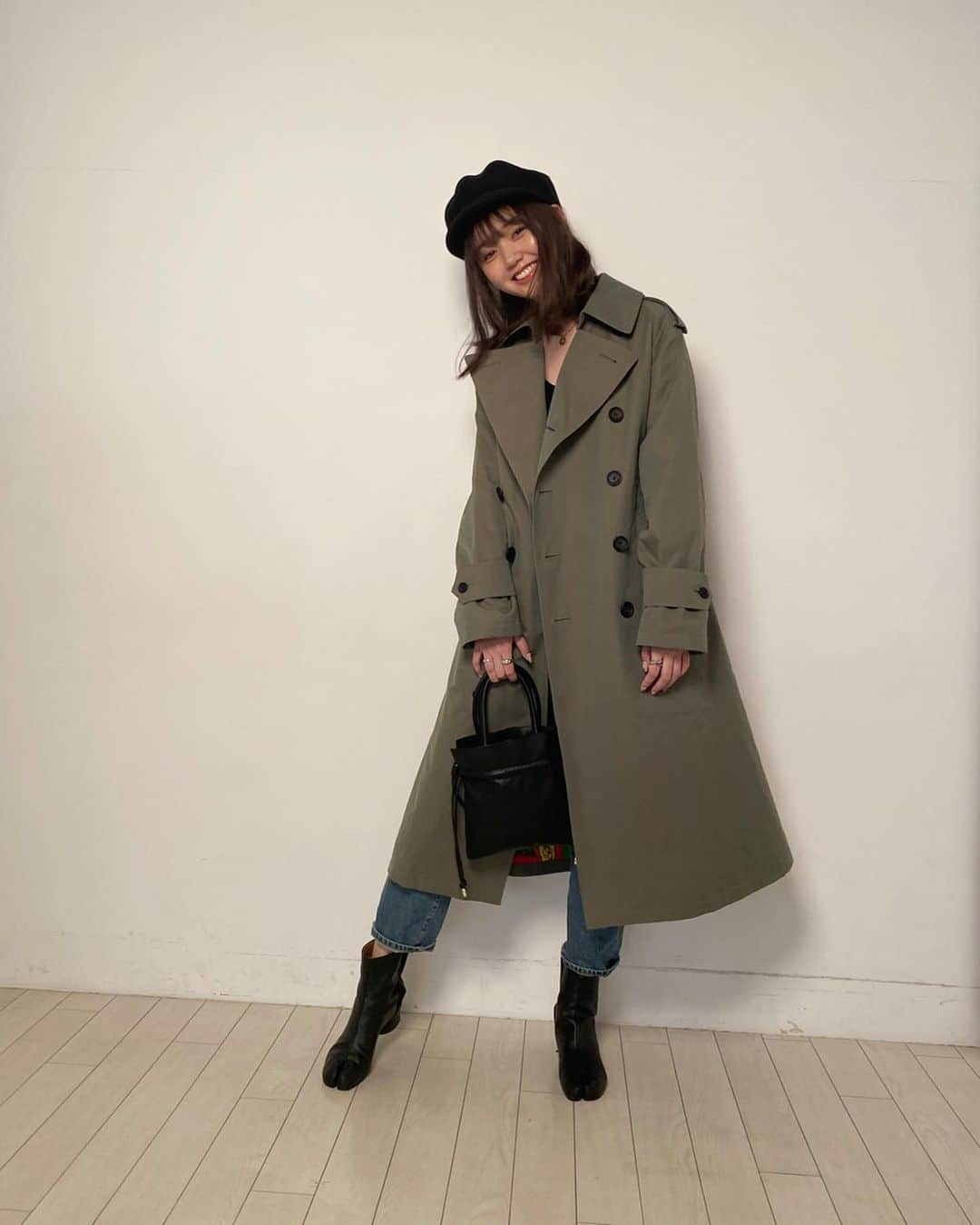 江野沢愛美さんのインスタグラム写真 - (江野沢愛美Instagram)「私服☺︎ 新しいトレンチコートとコートの中は透け透けのニット🥰ふふ  コート @jantje_ontembaar  トップス @ohotoro_official  デニム @acnestudios  バッグ @lagunamoon_com  ブーツ @maisonmargiela  #私服 #ootd」10月29日 17時47分 - enosawa_manami