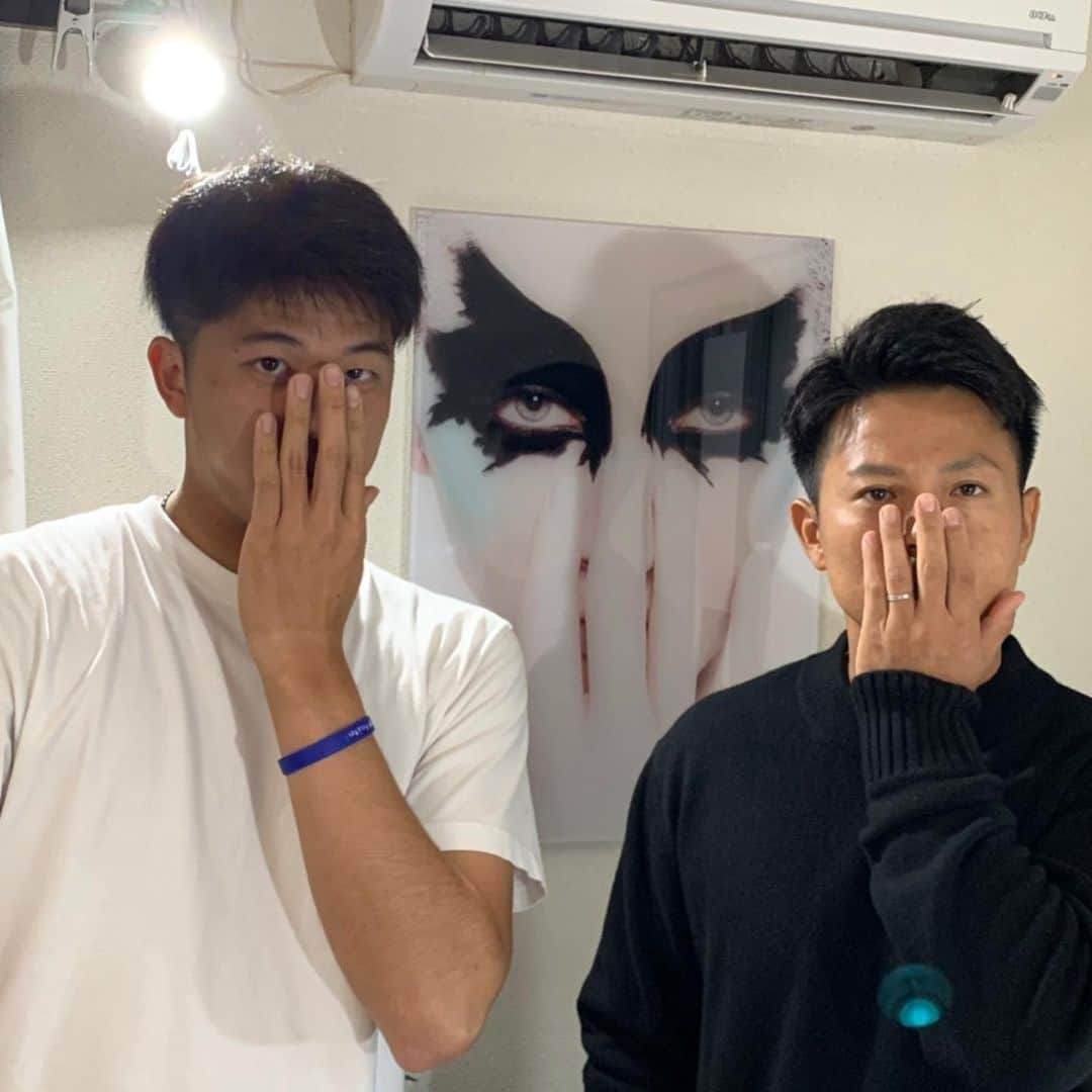 才木浩人のインスタグラム：「こみさんに紹介してもらってネイル行ってきました いろんなとこ削ったり塗り塗りしたりしてめちゃ綺麗になったしいい匂いがする リハビリの期間いろんな勉強する機会あったので来年良いパフォーマンス出せるように頑張ります #アスリートネイル #爪 #小宮山さん #みなさんもぜひ」