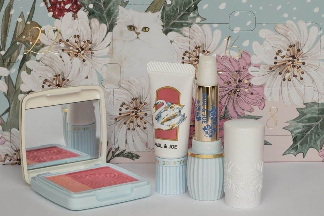 のインスタグラム：「・⠀ We’ve taken some classics and made them snow blue. ⠀ Housing limited edition shades, this holiday season will without a doubt be an exciting one!⠀ ⠀ ■PAUL & JOE MAKE UP COLLECTION 2019⠀ Available from 11/1(Fri)⠀ ⠀ *Check your local market for availability*⠀ ⠀ #PaulandJoe #paulandjoebeaute #ポールアンドジョー #ポールアンドジョー #クリスマスコフレ #クリスマスコフレ2019 #アドベントカレンダー #限定コスメ #猫 #猫コスメ #happyholidays #Christmas #adventcalendar #catofinstagram #holidaymakeup #holidaycollection #holidaygifts #holiday #gift #ギフト #クリスマス #LetitSnow」