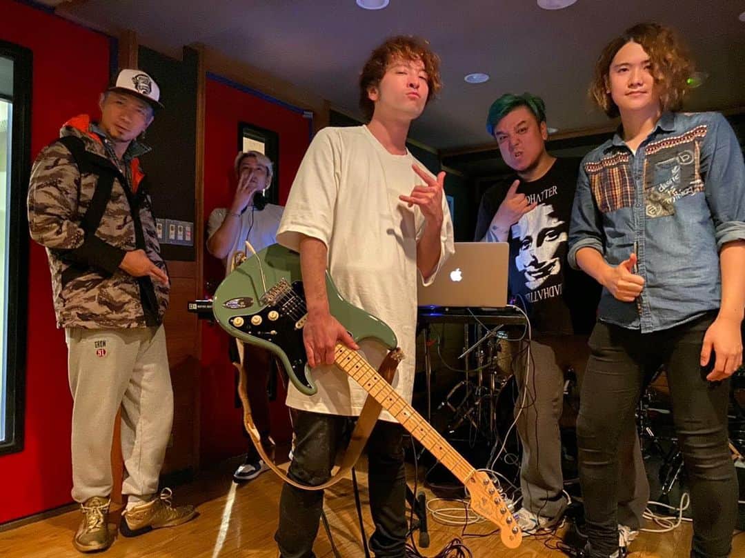 Ju-kenのインスタグラム：「Juon 渡嘉敷島バンドリハ初日かつ最終日🔥  もぅ、楽しいこと間違いないでしょ♫  #音もだち2019 #rudies」