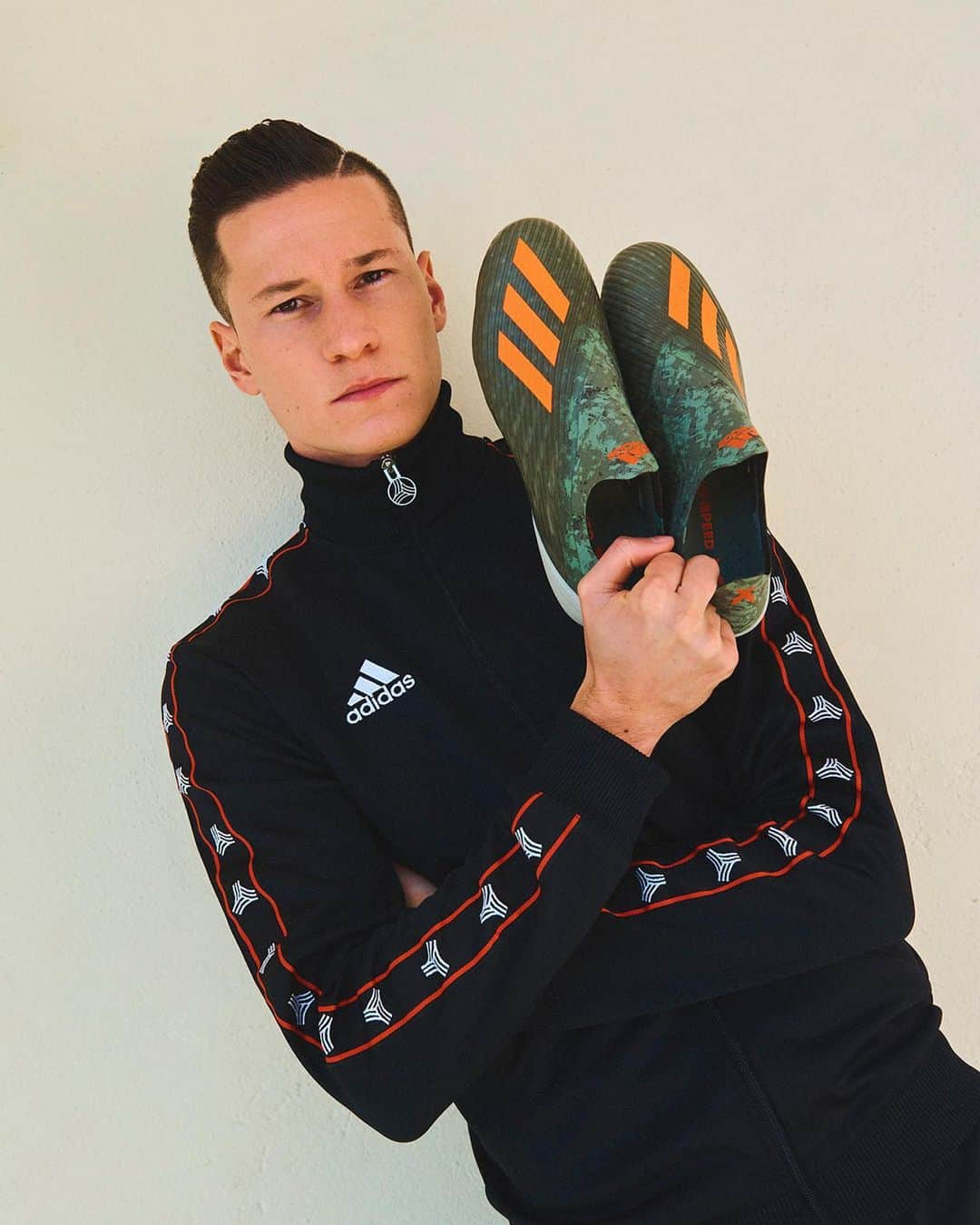 ユリアン・ドラクスラーさんのインスタグラム写真 - (ユリアン・ドラクスラーInstagram)「🆕👟⠀ @adidasfootball @adidasparis #daretocreate」10月29日 18時12分 - draxlerofficial