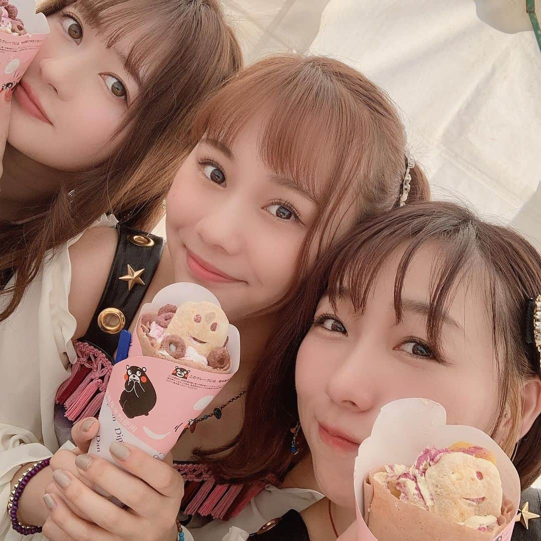 須田亜香里さんのインスタグラム写真 - (須田亜香里Instagram)「10月27日(日) #ふるさとイッチー祭 （放送は11月17日です！） ライブを楽しみにしてくれたり、観に来てくれたり、観たいと思ってくれたり、本当に皆様ありがとうございました！ そういう皆様一人一人に支えられてパワーをもらって私たちはステージの上でも、それ以外の場所でも想いに背中を押されながら全力で生きられていることを実感しました。 . ボイメンの皆さんの全力パフォーマンスも面白くて楽しくて、かと思ったら急にカッコよくて、ズルいよね〜 コラボ2年目ですが、裏側での姿勢や立ち振る舞いも含めてファンの皆様がファンでいる理由がとても分かります。 パレオはエメラルド覚えて踊ってくれたのも本当に嬉しかったなぁ。 とにかく熱量半端なかった。 SKEだけでは見せられなかった底力が出せたライブでした。 . 東海テレビさん、今年も貴重な機会をありがとうございました！ また次があれば、なごやめしのうたが歌いたいです！ #boysandmen #ske48 #コラボライブ . . 写真のおまけは ツイッターでも好評だったイッチー祭のバックヤードで会えた百獣の王ののどちん様の写真と いつも甘くて優しい世界の小沢様。 . . それから 過去に何度も共演させてもらっているつーじーがこの前DVDくれた時の動画があるのでファンの皆様、どうぞ🙇‍♀️ 載せるタイミング逃してた(笑) #ボイメン #辻本達規 #筋肉 #キレてるね」10月29日 18時25分 - akarisuda