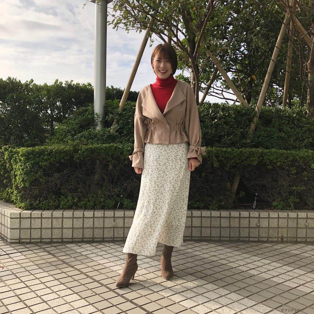 フジテレビ「めざましテレビ」さんのインスタグラム写真 - (フジテレビ「めざましテレビ」Instagram)「10月28日（月）きょう何着て行く？ ・ ファッション雑誌CanCamとコラボした お天気コーナー「きょう何着て行く？」 阿部華也子ちゃんの毎日のコーデを紹介♪ ・ 【きょうのコーデ】 ジャケット→#メルディティ １万3800円 ニット→#N. ７000円 スカート EMMELREFINES 1万1000円 靴→#ILIMA 7900円 イヤリング→#GU 590円 ・ 【コーデのポイント】 キャッチーな赤ニットでとびっきり元気に決めてみました🍎 白のプリントスカートを合わせてさらに華やかさをプラス💫✨ 全体を暖色系でまとめると秋らしく 温かみのある印象もGETできますよ🍁 ・ #めざましテレビ #きょう何着て行く？ #阿部華也子 #今日のコーデ#コーデ #CanCam #今日のファッション#ootd #きょう何着て行く？は月〜金朝6時22分ごろ放送！」10月29日 18時18分 - mezamashi.tv