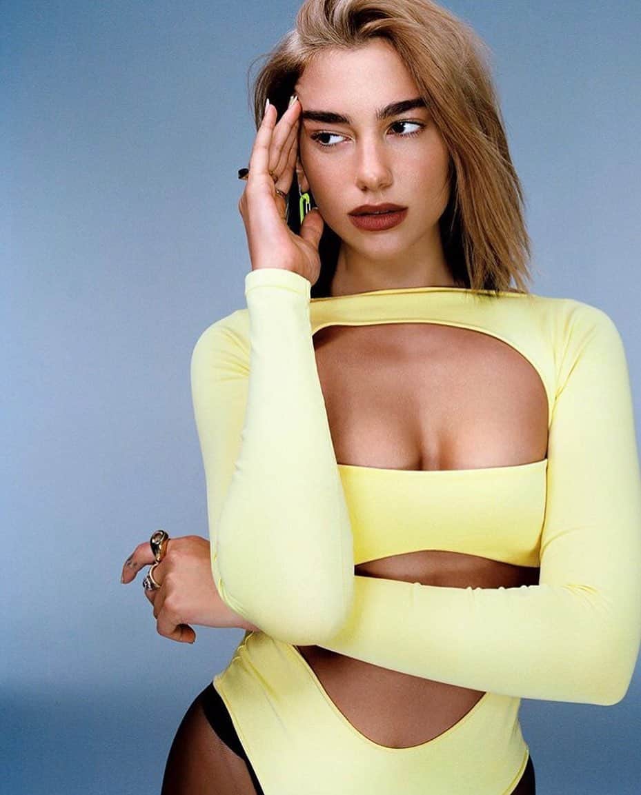 のインスタグラム：「【Dua Lipa】 デュア・リパの最新曲 #DontStartNow リリースまで後4日‼️ ✨ それと11月3日に行われる@MTVEMAでパフォーマンスをする事を発表！ ✨ 彼女は「私のエンジェルたちにもうすぐ会える！絶対楽しい日になるわ！」とコメント😊💛 #dualipa #dontstartnow #mtv #デュアリパ #新曲 #洋楽」