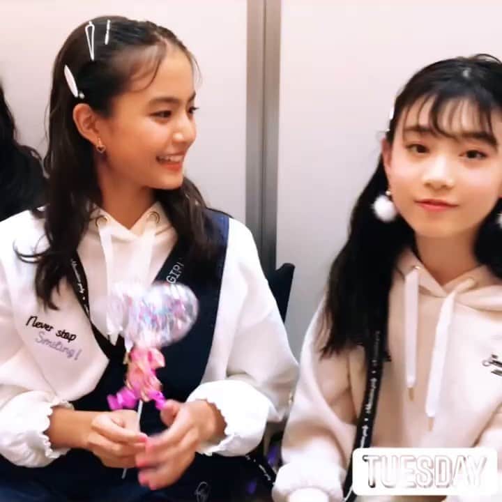 ニコ☆プチのインスタグラム：「みんな、今日も学校﻿お疲れさまっ🌟﻿ ﻿ アキとミヅキからいやしの魔法だよ🧚‍♀️💫﻿ ﻿ #近藤藍月﻿ #美月﻿ #ニコプチ﻿ #プチモ﻿ #学校お疲れさま」