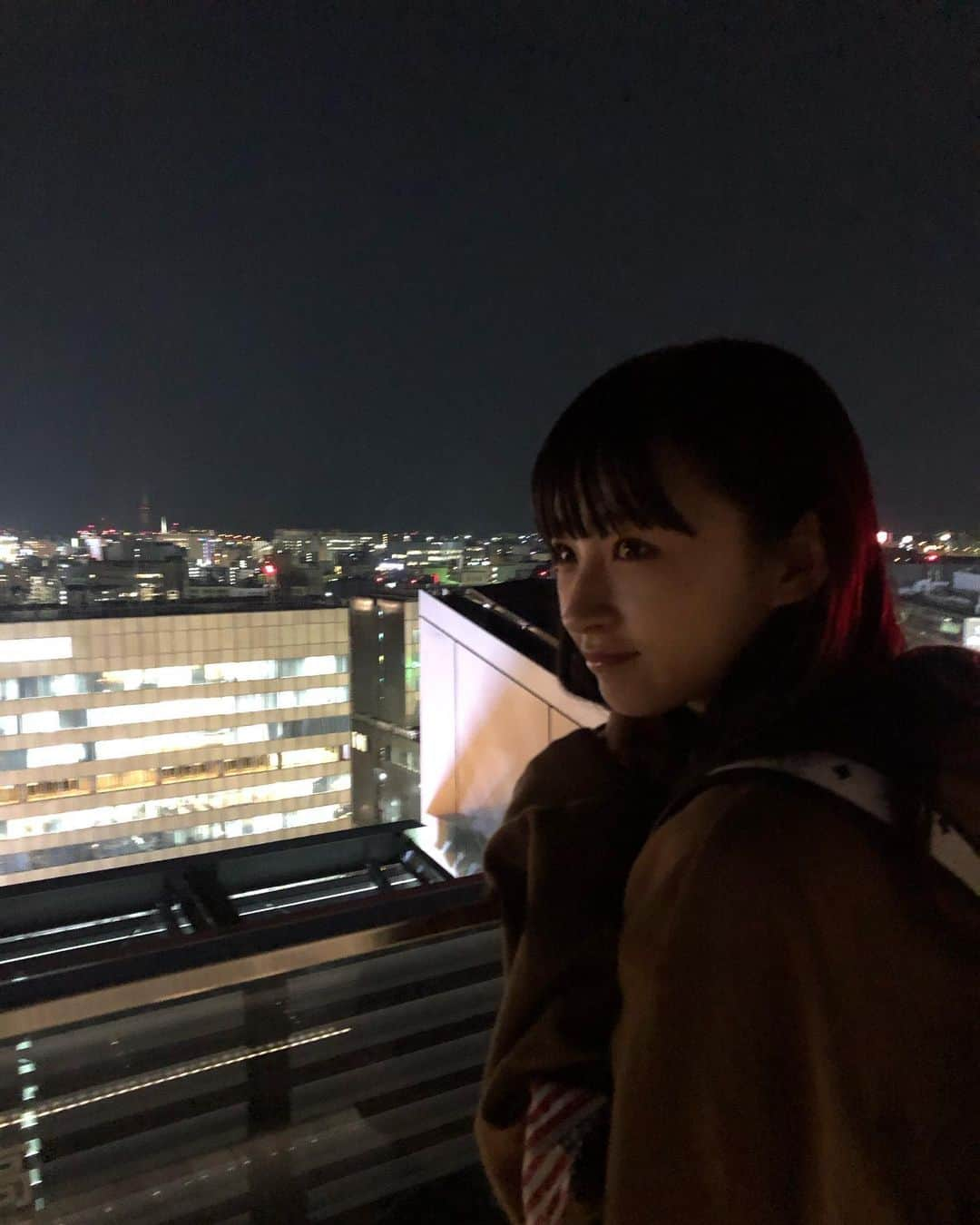 松本日向さんのインスタグラム写真 - (松本日向Instagram)「博多駅の屋上初めて行ってきた🥳 夜景とかイルミネーションとか好きやからテンション上がった❤️💫 #博多駅　#夜景」10月29日 18時23分 - matsumoto_hinata