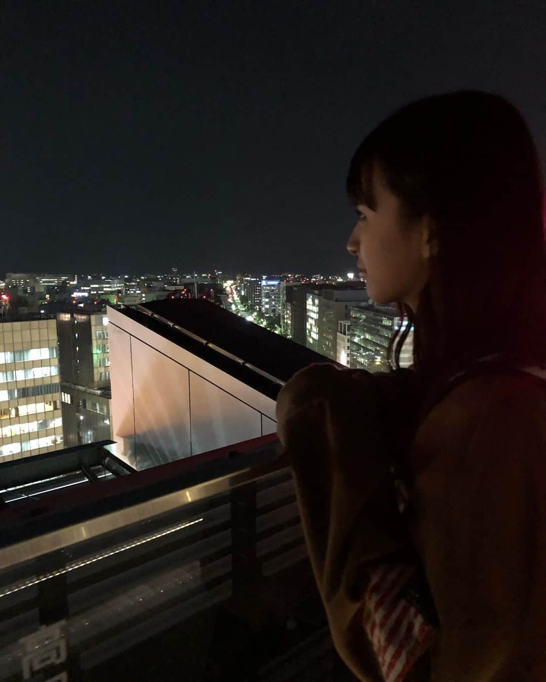 松本日向さんのインスタグラム写真 - (松本日向Instagram)「博多駅の屋上初めて行ってきた🥳 夜景とかイルミネーションとか好きやからテンション上がった❤️💫 #博多駅　#夜景」10月29日 18時23分 - matsumoto_hinata