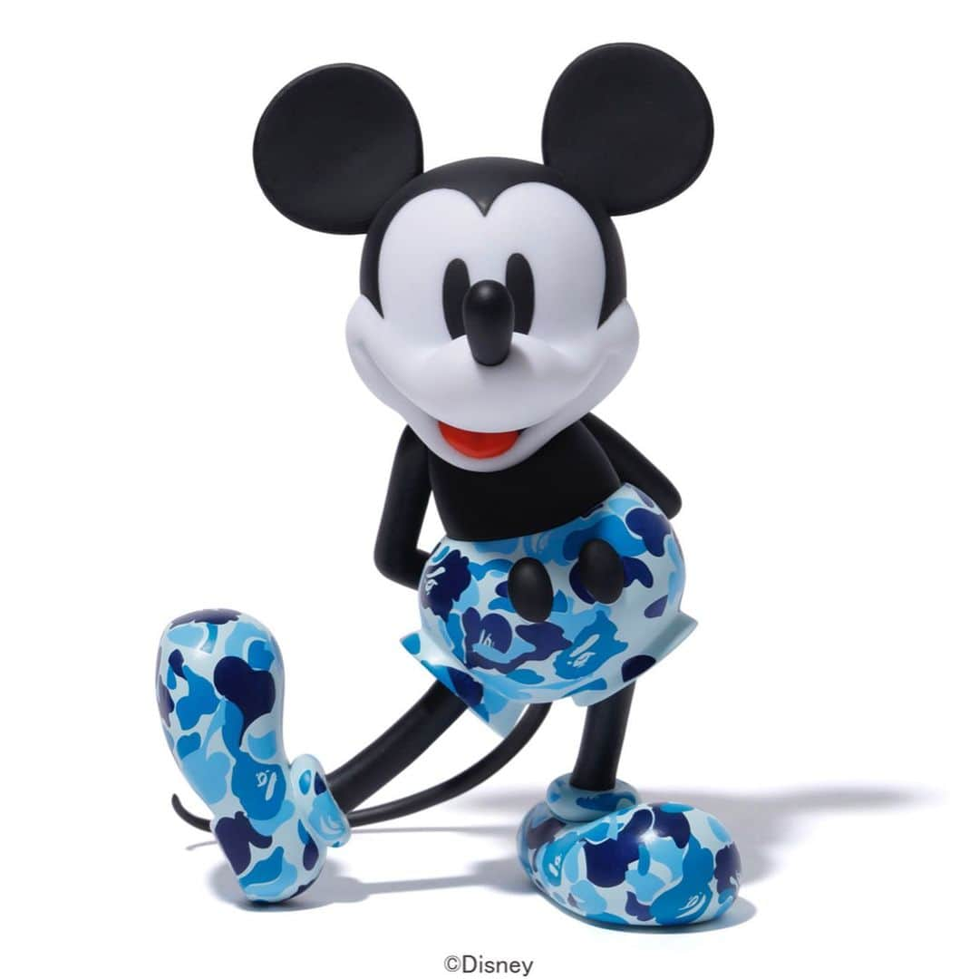 ア ベイシング エイプさんのインスタグラム写真 - (ア ベイシング エイプInstagram)「To celebrate the 90th anniversary of Mickey Mouse's birth, A BATHING APE® and MEDICOM TOY have come together for a three way collaboration. Mickey Mouse’s pants, gloves and shoes are equipped with BAPE®’s original ABC CAMO including the APE FACE, which is the first in collaboration with Mickey Mouse. The figures will be available on Saturday, November 2nd at A BATHING APE® locations, BAPE.COM WEB STORE, Medicom Toy Store and Medicom Toy Online Store. #bape #bearbrick #mickey」10月29日 19時01分 - bape_japan