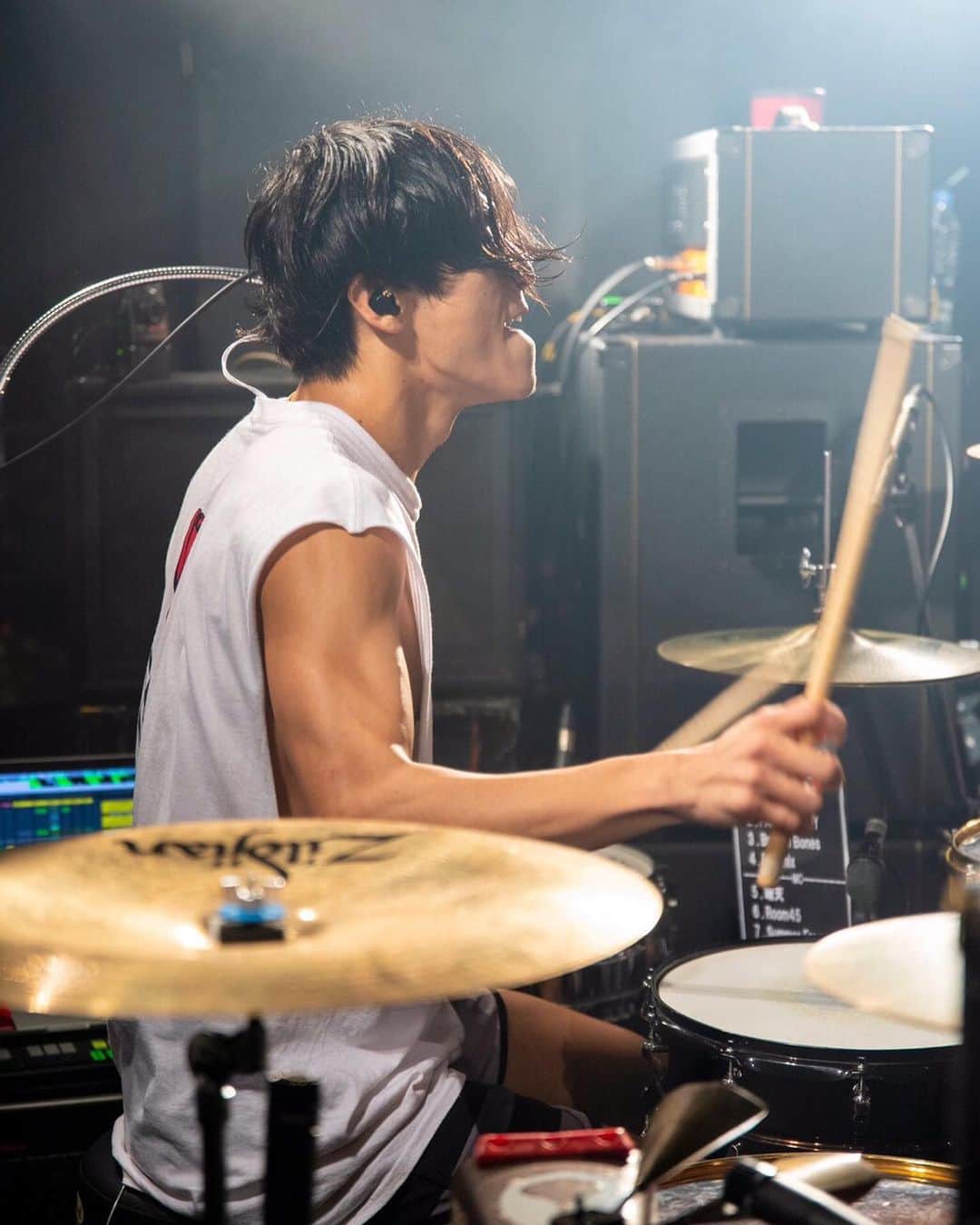 Bunta のインスタグラム：「3ピースになってもシャクれ全開で行きます👍👍👍 #totalfat #drumforhappy #drums #namba69 #yamahadrums #zildjian  #シャクれドラマー」