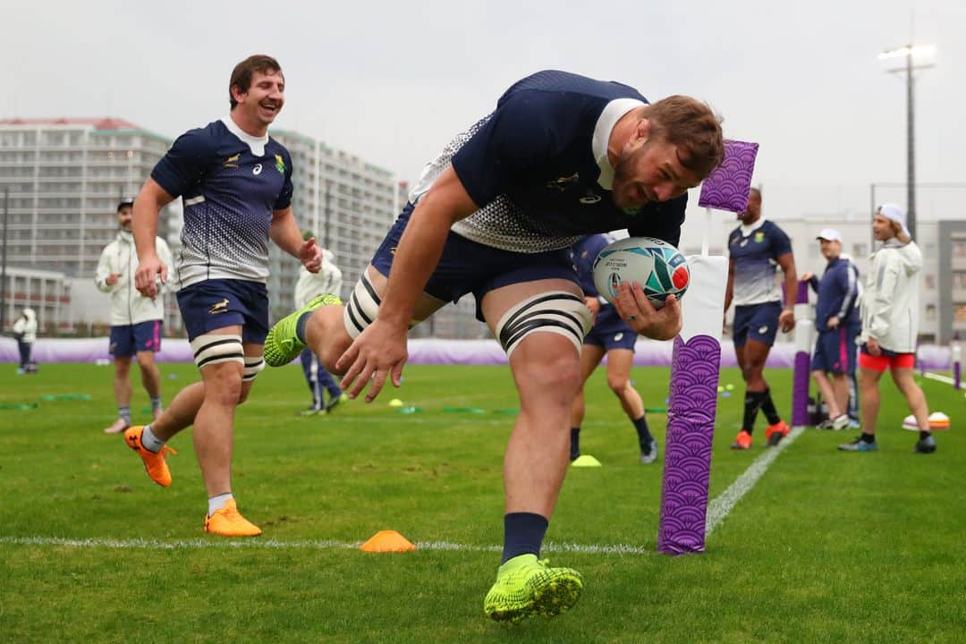 ラグビー南アフリカ代表さんのインスタグラム写真 - (ラグビー南アフリカ代表Instagram)「#PictureJournal Entry 21: ⚡ Cheslin back at work 🏉 Team looking slick 🏆 One win away  #StrongerTogether」10月29日 19時31分 - bokrugby