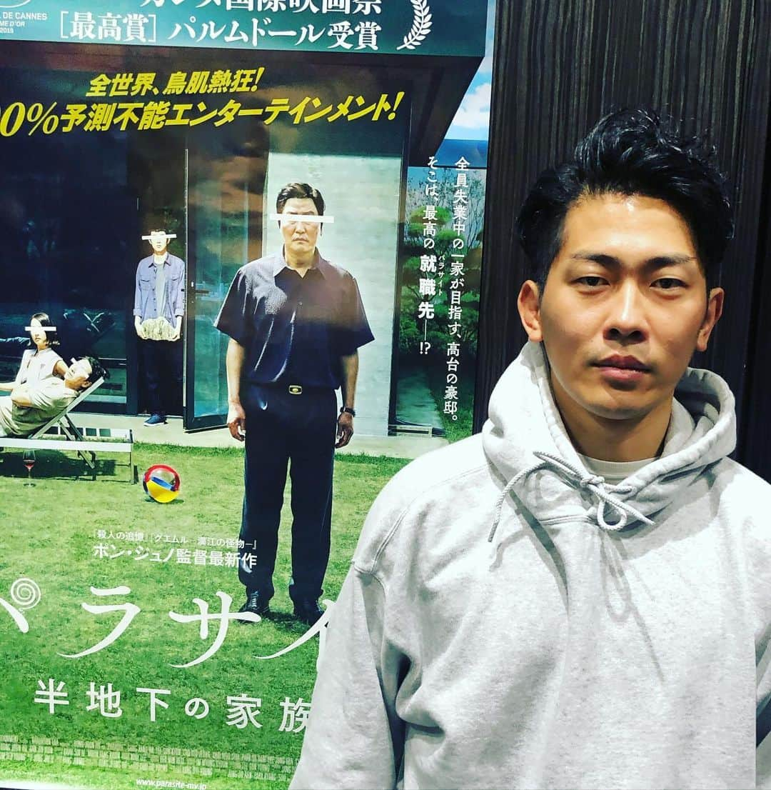 太田博久さんのインスタグラム写真 - (太田博久Instagram)「第７２回カンヌ国際映画祭【最高賞】パルムドール受賞映画『パラサイト〜半地下の家族〜』の試写会に行かせていただきました。いやー面白かった。いろんなジャンルのドキドキの詰め合わせ。これがパルムドールの衝撃か！という表情です。 #パラサイト #パルムドール #誰かと喋りたい #激浅な感想でごめんなさい」10月29日 19時37分 - hirohisaota