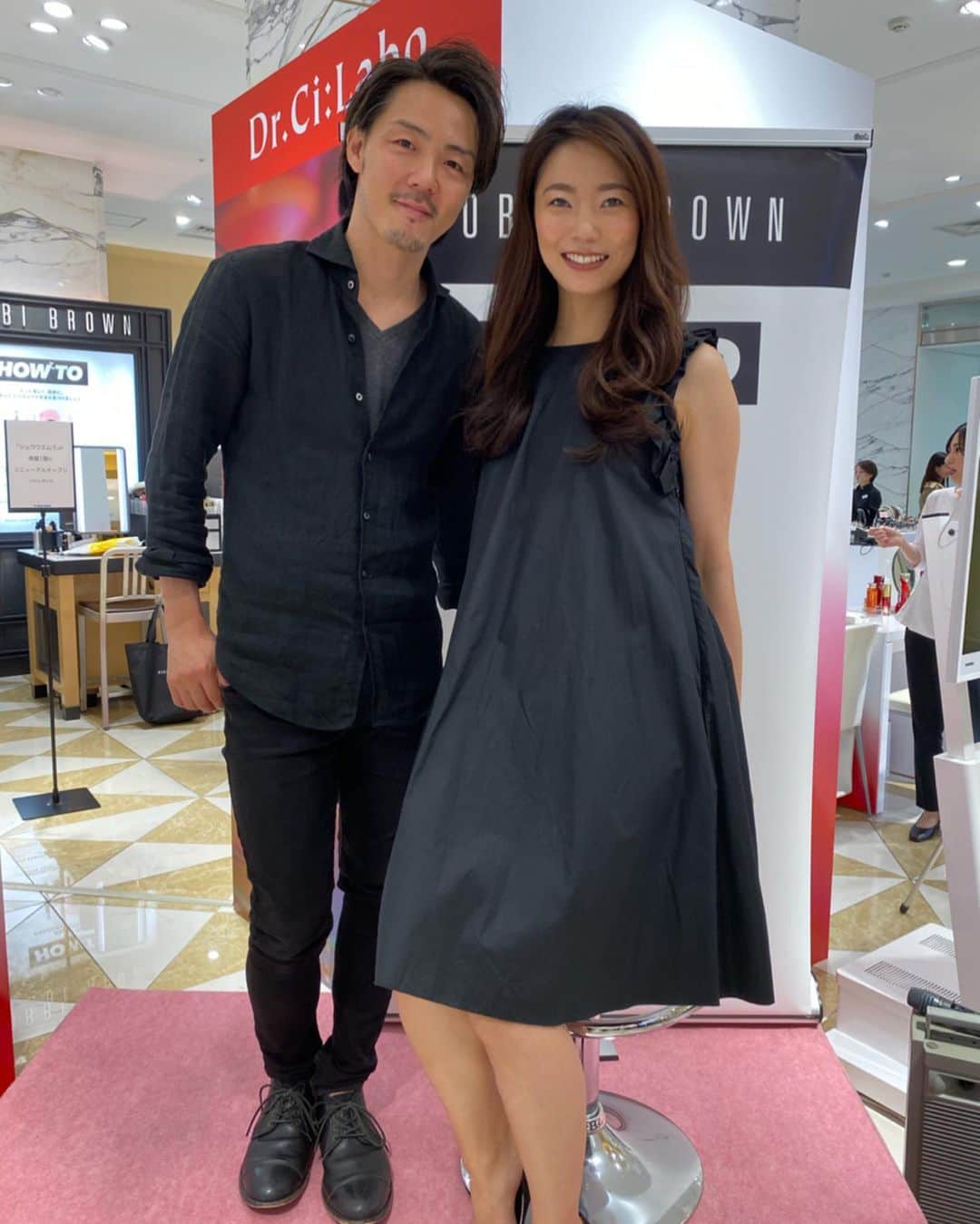 野木久美子さんのインスタグラム写真 - (野木久美子Instagram)「先日のヴォーグ ファッションズ・ナイト・アウト 2019 名古屋 in 松坂屋名古屋店のヘアメイクショーの#アンプリチュード さん #ボビーブラウン さん #コンプレックスビズ さんに出させていただきました✨💄 ショーでの実演を聴きながら私自身もとっても勉強になりました✨ ベースメイクのコツや今トレンドなメイクについてもとっても勉強になりました♬✨普段のメイクに慣れがちだったけど女磨きしないとなっ😂 がんばろーっと！  #ヴォーグファッションズナイトアウト2019 #ヴォーグ #voguefashionnightout  #vogue #2019  #名古屋 #松坂屋名古屋店  #ヘアー #メイク #ヘアメイクショー #美容 #化粧品 #化粧 #💄 #ブラウンリップ #ツヤ肌 #艶メイク」10月29日 19時52分 - nogikumigram