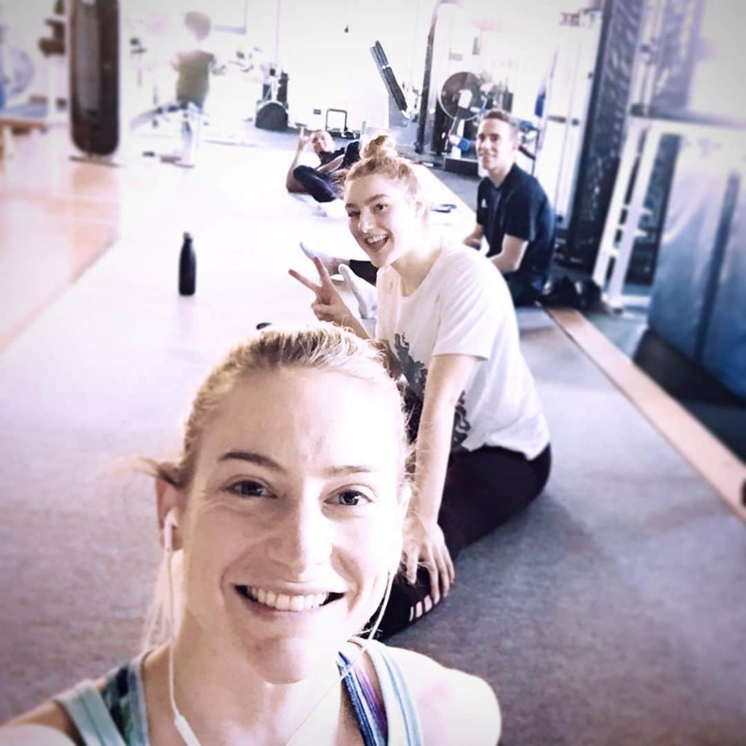 ブライオニー・ペイジさんのインスタグラム写真 - (ブライオニー・ペイジInstagram)「Good morning from the gym☀️👋🏻🇬🇧@izzy.songhurst @andrew.stamp @coreywalkes @gbrtrampoline #tuesdaytraining #trunktuesday」10月29日 19時51分 - bryony_page