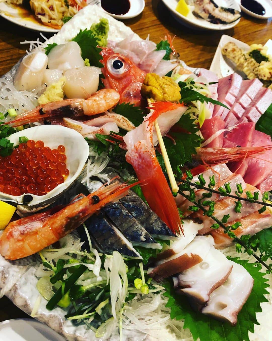 辻やすこさんのインスタグラム写真 - (辻やすこInstagram)「お刺身〜🥰 ロスから帰ってきて、やっぱり 最初に食べたいのはお刺身だす。  #刺身 #お刺身 #sashimi #seafood #japan」10月29日 19時54分 - yasupytsuji