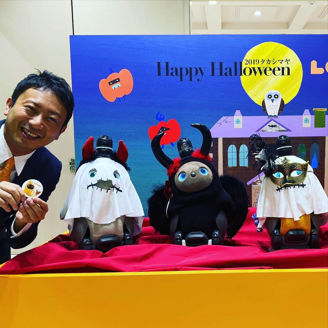 のインスタグラム：「カワイイ#ロボット たちが、#ハロウィーン を盛り上げてくれています🤖🎃#トリックオアトリート と話しかけると何か良いことが！？#ジェイアール名古屋タカシマヤ で会えますよ。 #lovot #ラボット #メーテレアップ #アップは午後3時46分から #アップの特集は午後6時15分から #アナウンサー #鈴木しおり #星恭博 #石神愛子 #倉橋友和 #伊豆蔵将太 #濱田隼 #気象予報士 #山田修作 #修作さん #冨永幸」