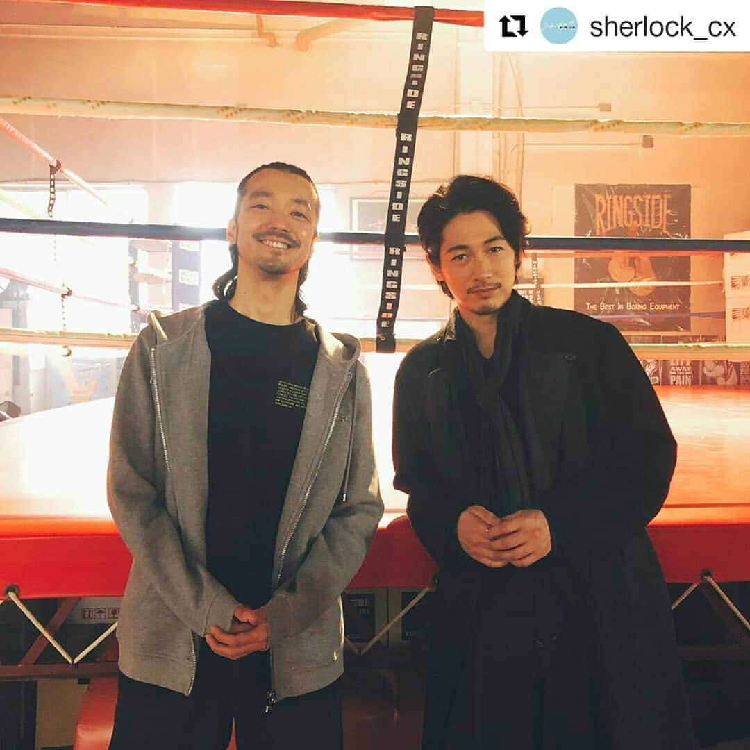 岡山放送さんのインスタグラム写真 - (岡山放送Instagram)「#Repost @sherlock_cx (@get_repost) ・・・ 🎬 ‪第4話いかがでしたか？ ご視聴頂いた皆様、ありがとうございました🕵🏻‍♂️👨‍⚕️ . ‪#ディーンフジオカ さんと #金子ノブアキ さん ボクシングジムでの撮影時のおまけオフショット🥊✨‬ ‪ココで撮ろう！とお二人で☺️撮影の合間にいろんな所でパシャリ📸‬ 音楽談義にも花を咲かせていたお二人でした✨ ‪引き続き感想をお待ちしております💌‬ . ‪#シャーロック ‬ #月9  #5話は11月4日放送  #仲良シリーズ  #久々の再会  #リング内でのふたりのお芝居は鳥肌ものでした  #来週もお楽しみに 🌈 #フォロワー11万人突破  #ありがとうございます ✨  #引き続きシャーロックの世界をお楽しみください  #フジテレビ系列#FNS#8ch#OHK#岡山放送」10月29日 20時05分 - ohk_official