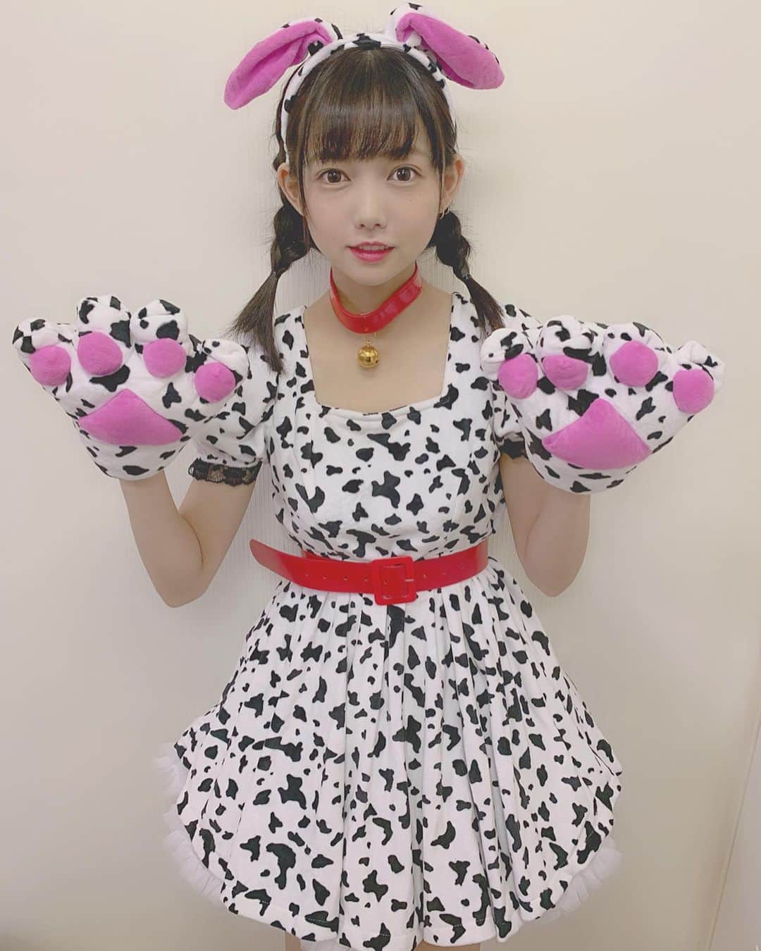 のインスタグラム：「お手🐕 . . #ダルメシアン #犬 #コスプレ #仮装 #ハロウィン #halloween #trickortreat #ハロウィンコスプレ #ヘアアレンジ #編み込み #編み込みアレンジ #みつあみ #三つ編み #三つ編みアレンジ #instagood #instafashion #followme」