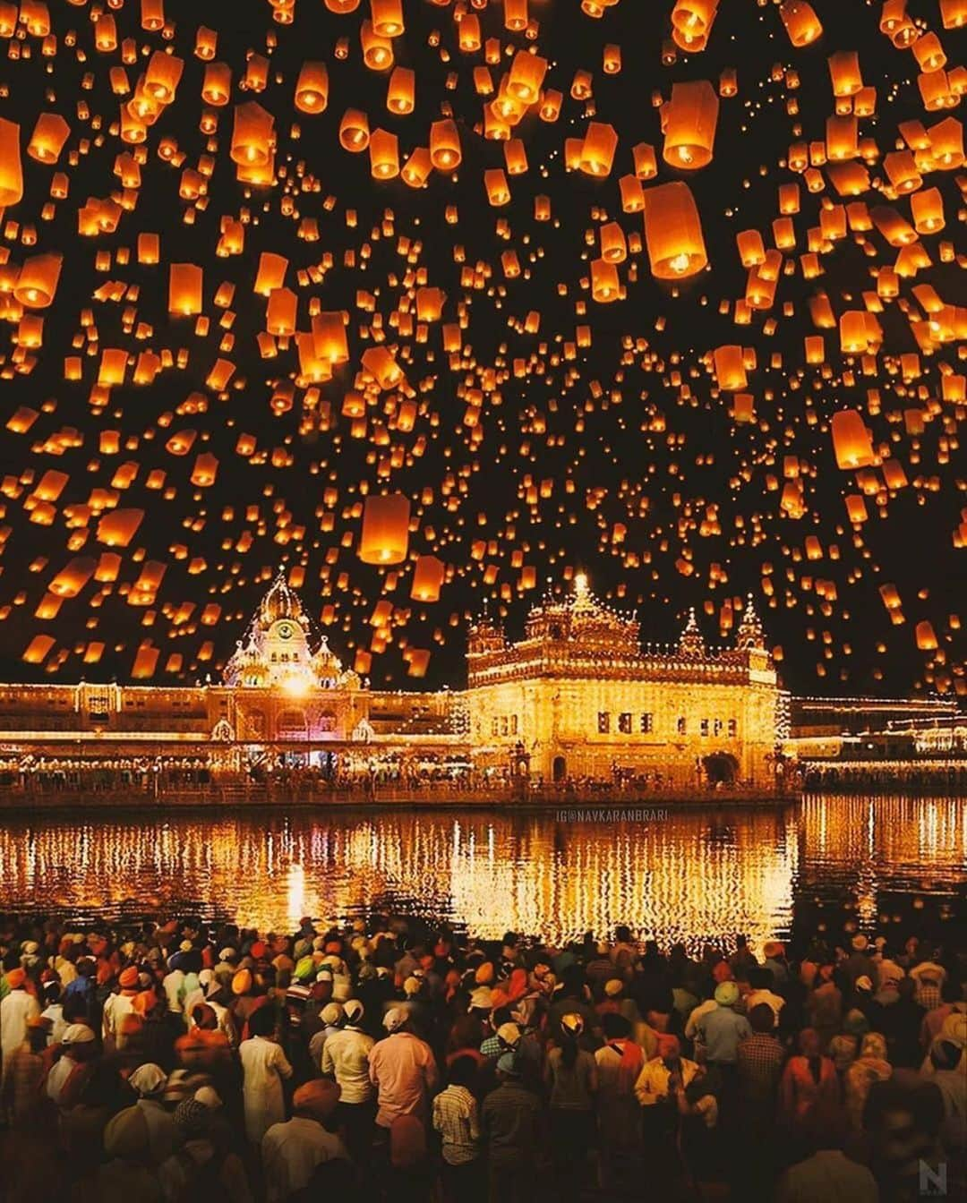 Wonderful Placesさんのインスタグラム写真 - (Wonderful PlacesInstagram)「Lantern festival in Harmandir Sahib - India ✨❤️❤️❤️✨ . Picture by ✨✨@navkaranbrar1✨✨ #wonderful_places for a feature ❤️」10月29日 20時12分 - wonderful_places