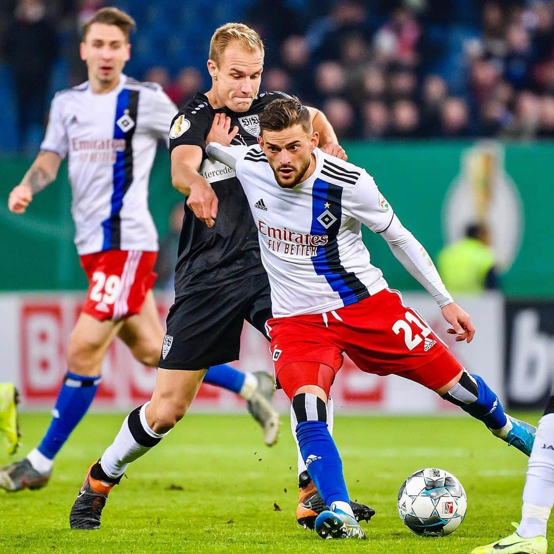 ホルガー・バトシュトゥバーさんのインスタグラム写真 - (ホルガー・バトシュトゥバーInstagram)「Hard work pays off... 💪💪 Great night in Hamburg! 🙌 #vfb #team #power #nextround #dfbpokal #achtelfinale」10月30日 5時46分 - hbadstuber