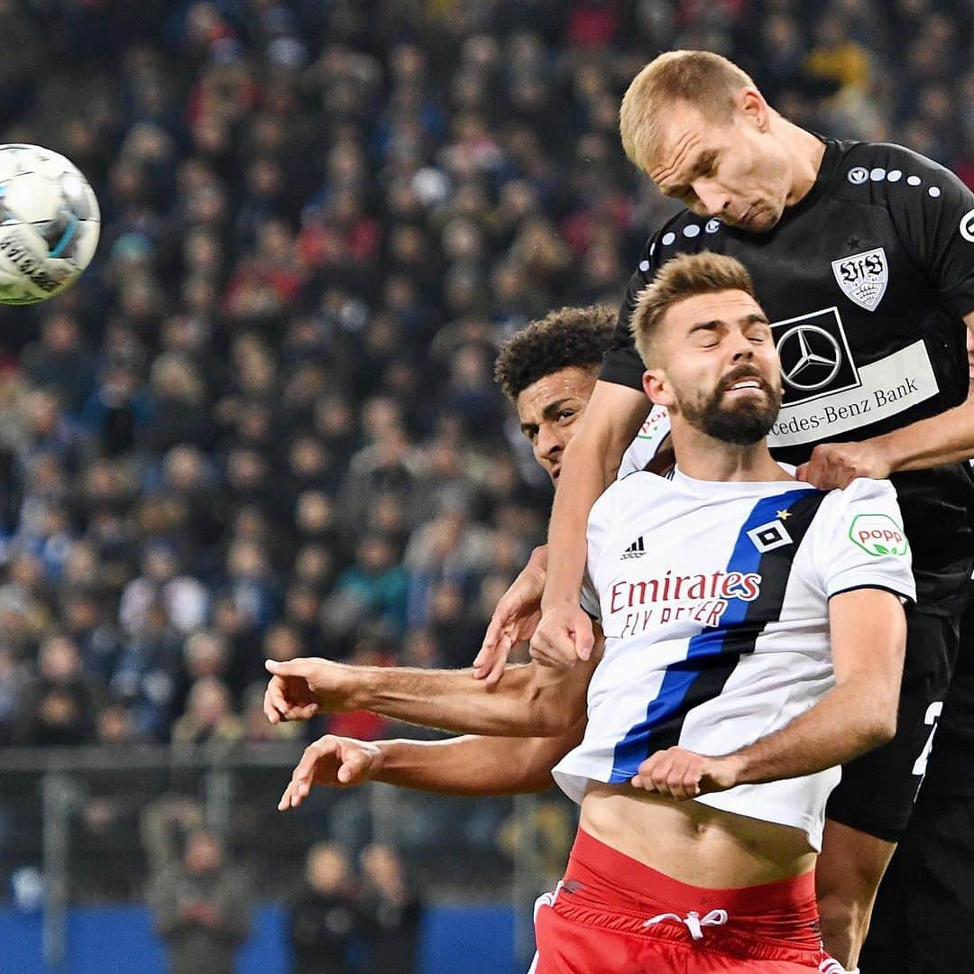 ホルガー・バトシュトゥバーさんのインスタグラム写真 - (ホルガー・バトシュトゥバーInstagram)「Hard work pays off... 💪💪 Great night in Hamburg! 🙌 #vfb #team #power #nextround #dfbpokal #achtelfinale」10月30日 5時46分 - hbadstuber