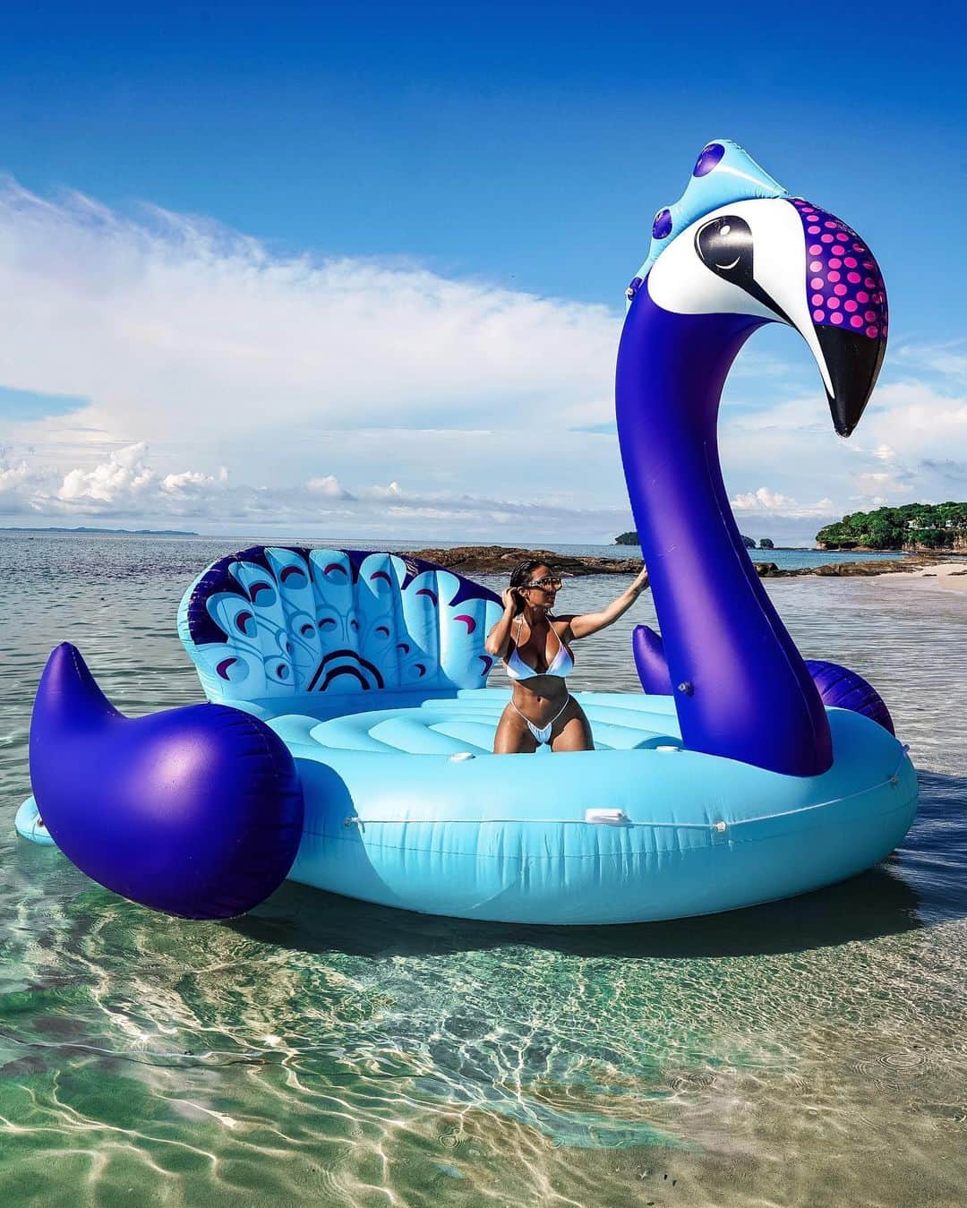 のインスタグラム：「Bon voyage, about to set sail ⛵️ on this big birdy 😎 courtesy of @villacondesadelmar」