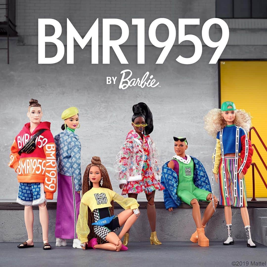 バービーさんのインスタグラム写真 - (バービーInstagram)「#BMR1959 is a collection that celebrates the hottest streetwear trends. Leave your thoughts below and shop now via link in bio. 💯#barbie #barbiestyle」10月30日 6時17分 - barbiestyle