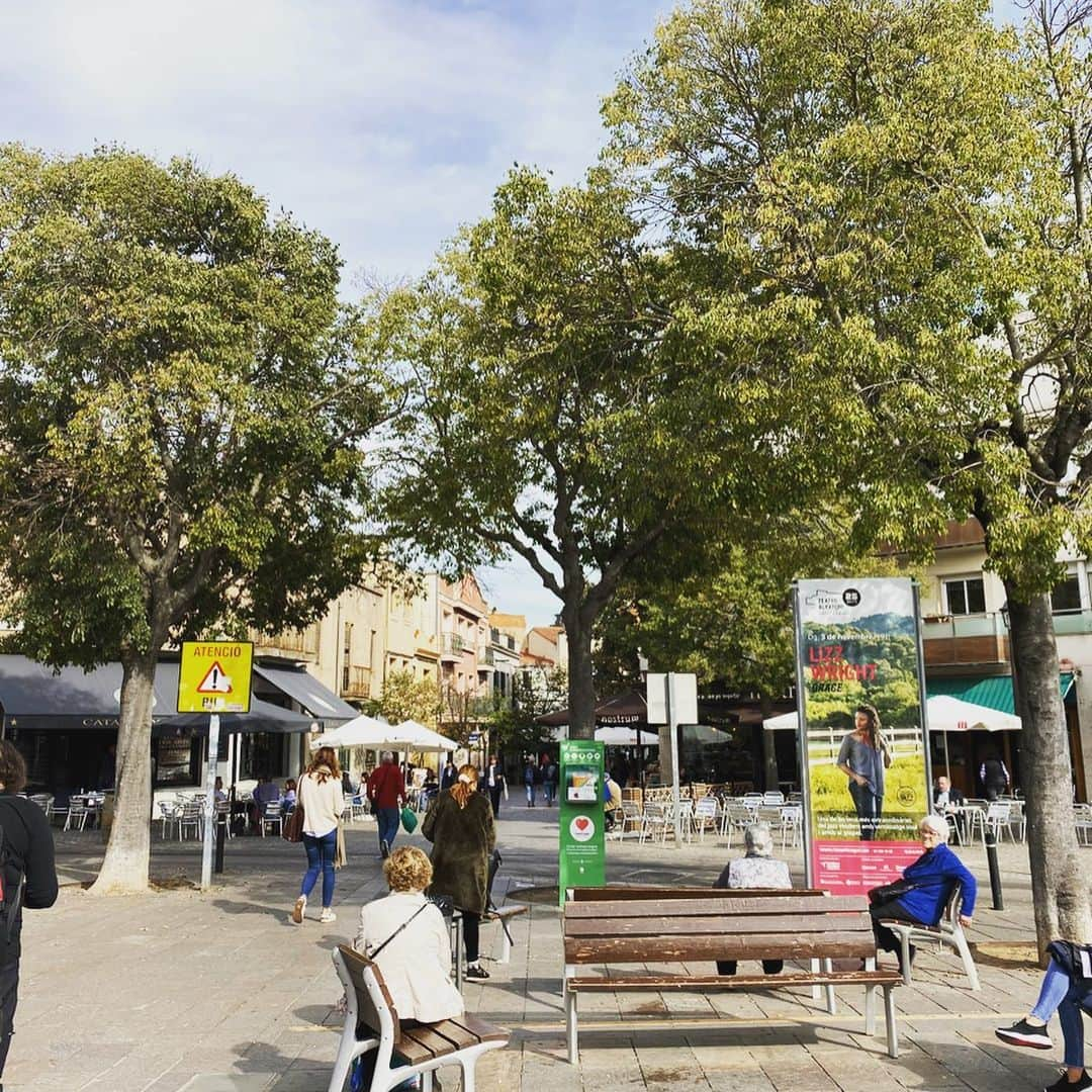 鈴木涼美さんのインスタグラム写真 - (鈴木涼美Instagram)「If the weather was such beautiful and you could stay drunk all day, is there anything worth abandoning life? #barcelona #discoverbarcelona #fallinbarcelona #vergamot #santcugas」10月30日 6時24分 - suzumisuzuki