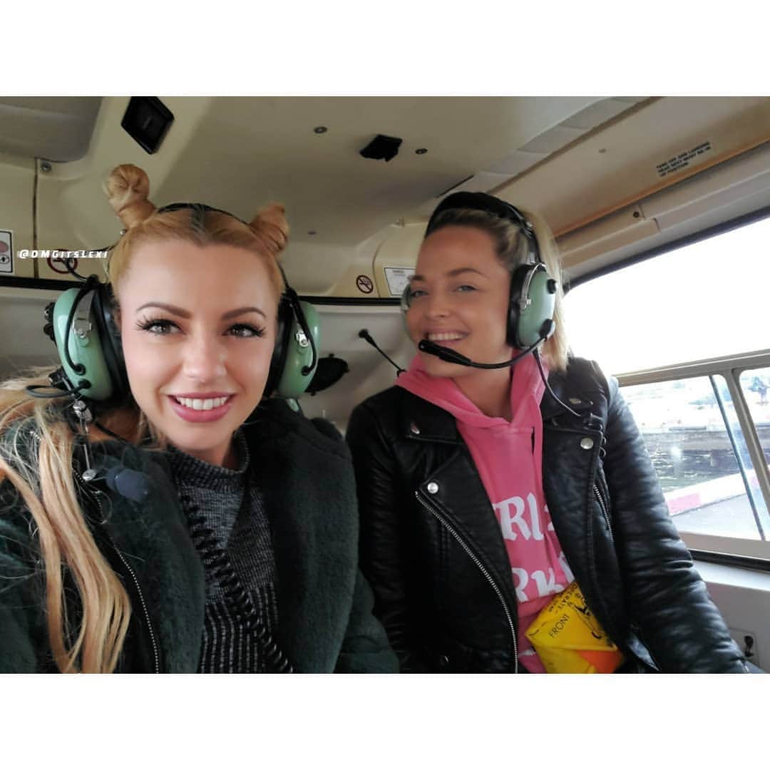 レクシー・ベルさんのインスタグラム写真 - (レクシー・ベルInstagram)「Thanks to @newyorkhelicopter  for taking extra good care of @whitegirlpoliticking and I yesterday!  Our pilots were the best, thanks guys!」10月30日 6時52分 - omgitslexi