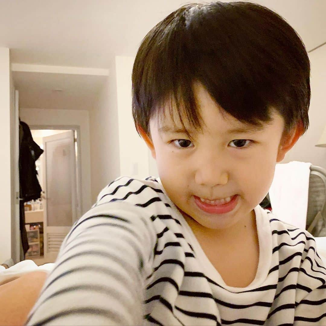 のインスタグラム：「おやすみなさい！😾 Good Night!🦹‍♂️ #notdrunk #littledean #sweetdreams  #goodnight #ディーン君#おやすみなさい　#明日もいい日になりますように  @mariakamiyama」
