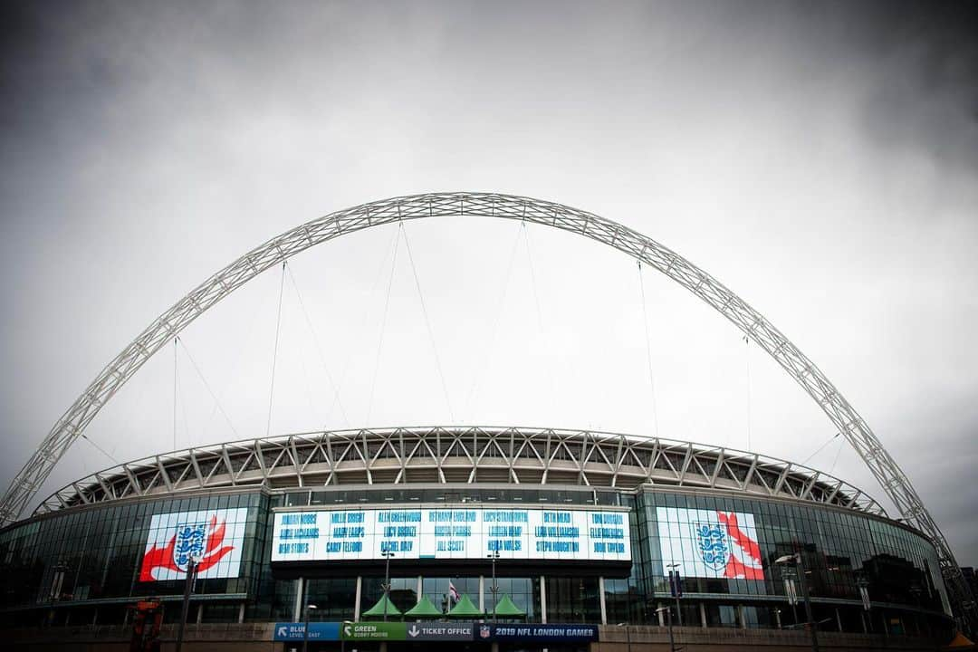 サッカー イングランド代表チームさんのインスタグラム写真 - (サッカー イングランド代表チームInstagram)「Coming 🔜 to @wembleystadium: our @lionesses 🙌」10月29日 22時10分 - england