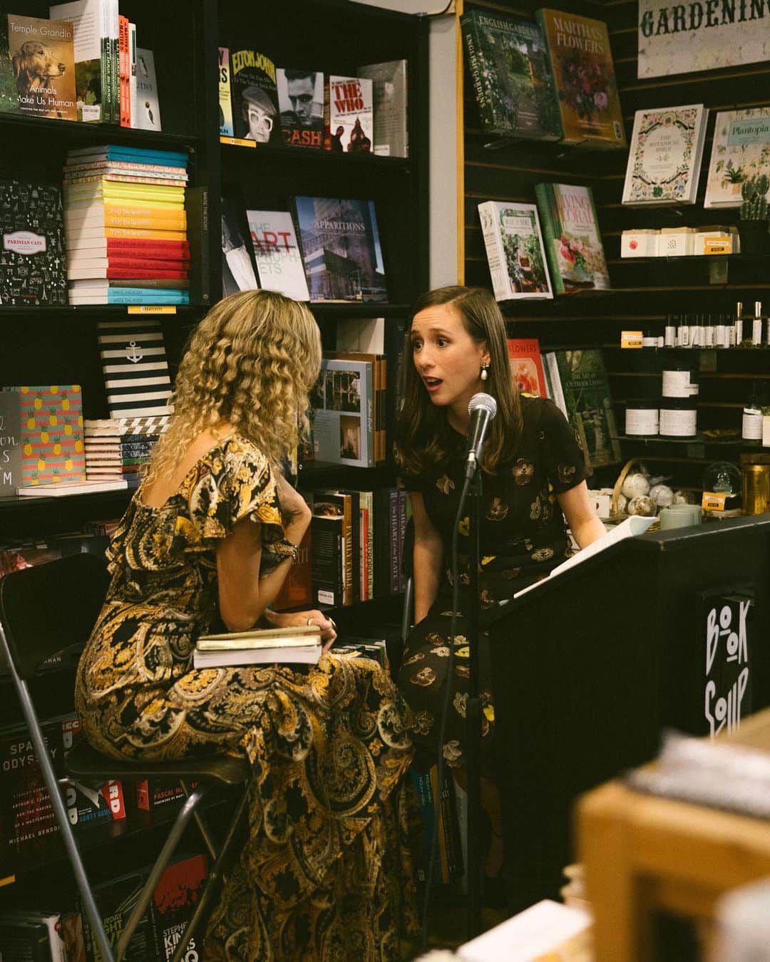 ニコール・リッチーのインスタグラム：「I look like I’m about to propose to @sashasagan... and I probably would have. Last nights book talk/party/turn up for her new book For Small Creatures Such As We was so much fun. This book will leave you with your mind blown, and your heart about to burst. Congratulations Sasha, I love you! Get this book. Trust... 🌎💫📚」