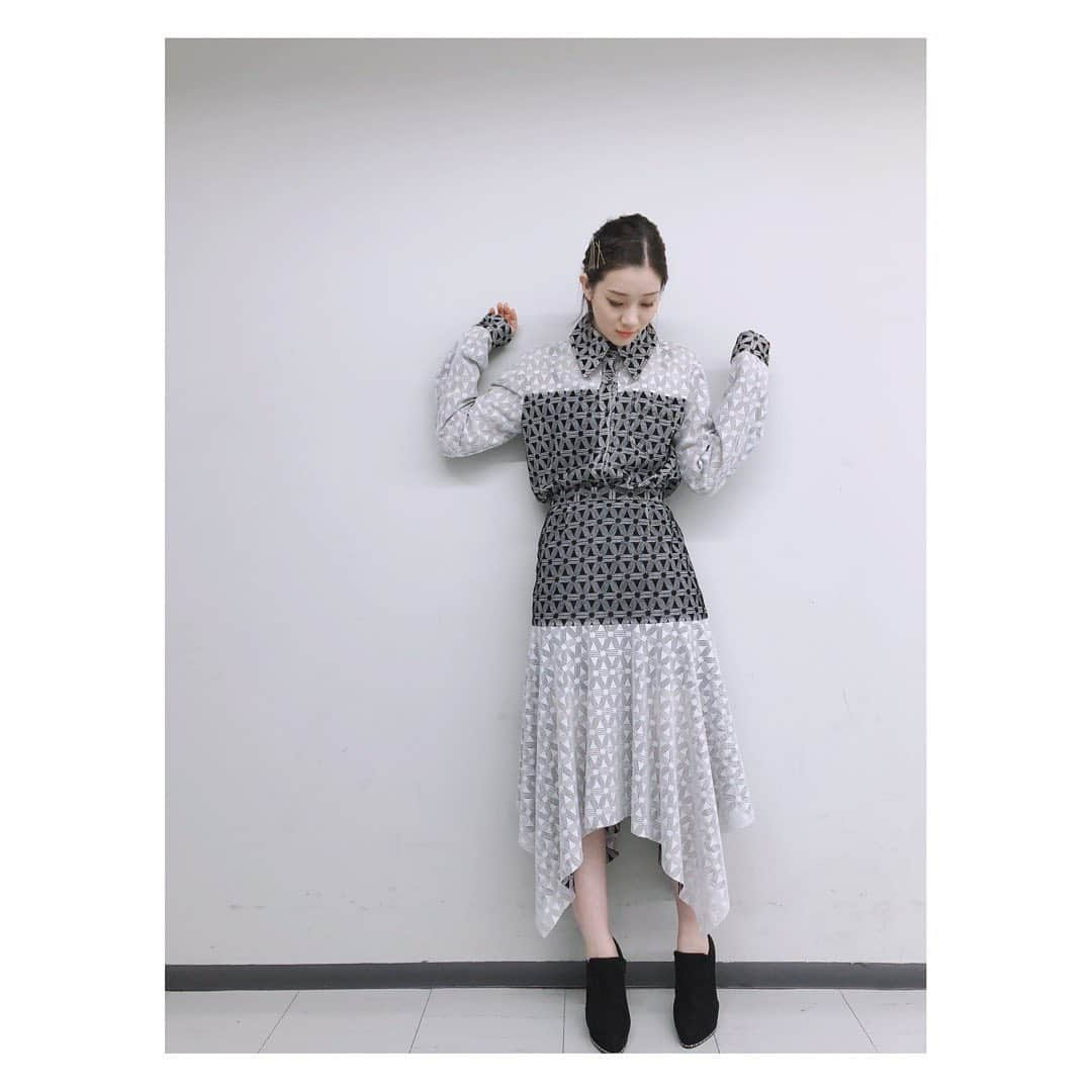 足立梨花さんのインスタグラム写真 - (足立梨花Instagram)「新説！所JAPAN👗﻿ ﻿ シャツ、スカート﻿ @atsushi.nakashima﻿ @the.pr_﻿ 靴﻿ @dianashoespress」10月29日 22時21分 - adacchee