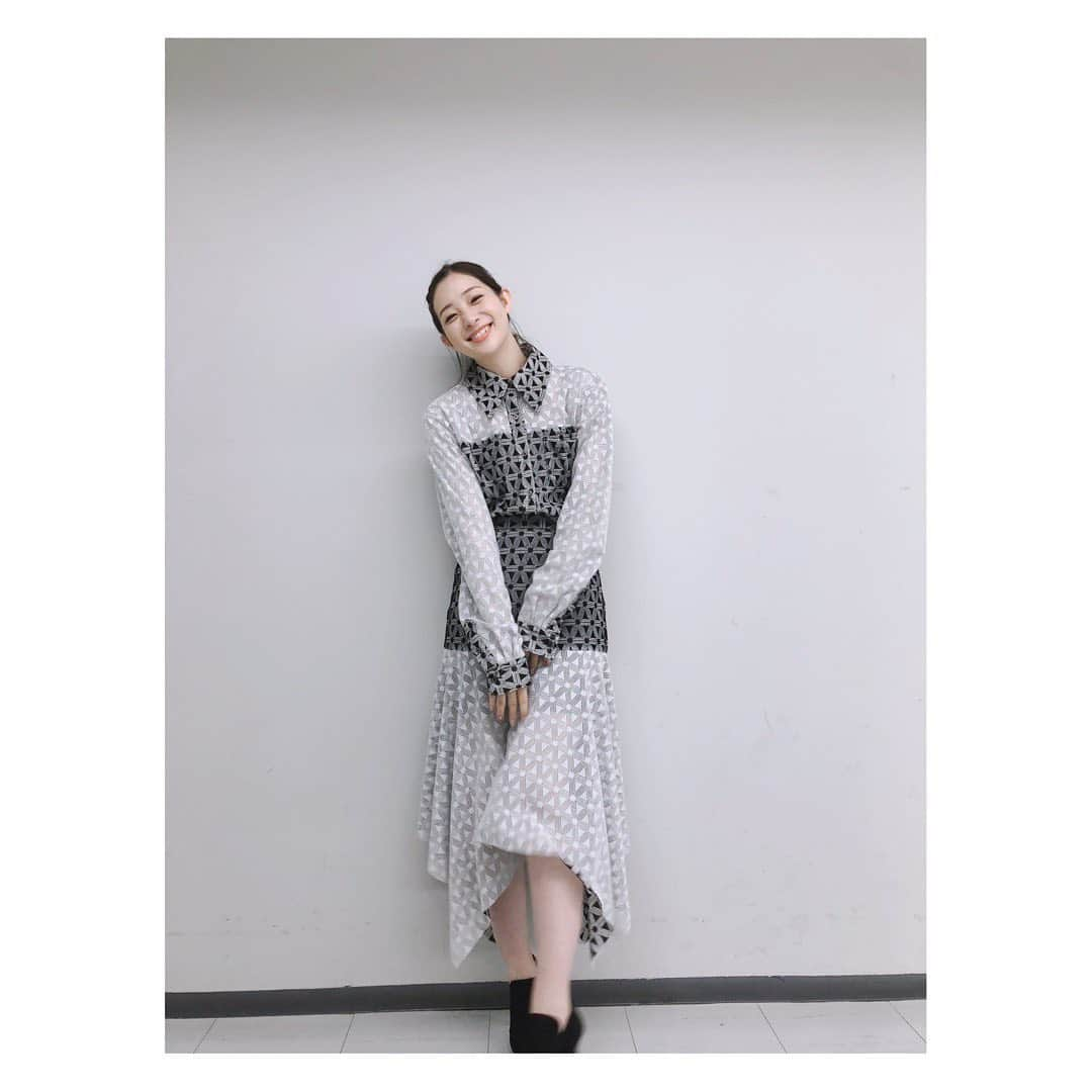 足立梨花さんのインスタグラム写真 - (足立梨花Instagram)「新説！所JAPAN👗﻿ ﻿ シャツ、スカート﻿ @atsushi.nakashima﻿ @the.pr_﻿ 靴﻿ @dianashoespress」10月29日 22時21分 - adacchee