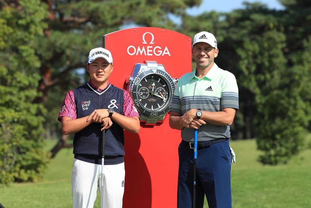 のインスタグラム：「#OMEGAmychoice Happy to be part of the @OMEGA family and to wear my Seamaster Diver 300M in steel and yellow gold on the second half of the tour. It's great to team up with the #OMEGAOfficialTimekeeper of the PGA Championship and Olympic Games. I’m excited and determined to win. Thank you for the support!  今季からオメガ＠OMEGAファミリーの一員となることになりました！多くの試合やオリンピックでもタイムキーパーを務めているオメガの時計を身に着けることができて光栄です。男子ツアーも後半戦がスタートしました！さらなる飛躍を目指し頑張ります。応援よろしくお願いします！」